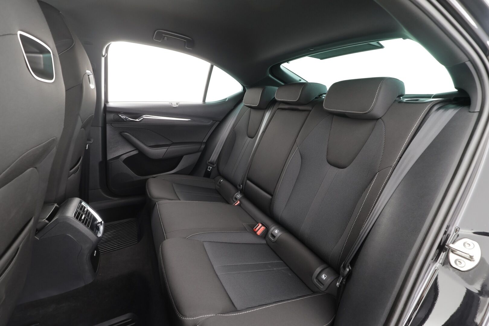 Skoda Octavia 2023 2.0 TDI 150 4x4 Style Nordic Edition DSG * ACC / Webasto / Matrix-LED / P.Kamera / Apple&Android * - 1.Om suomi-auto / Kahdet Renkaat