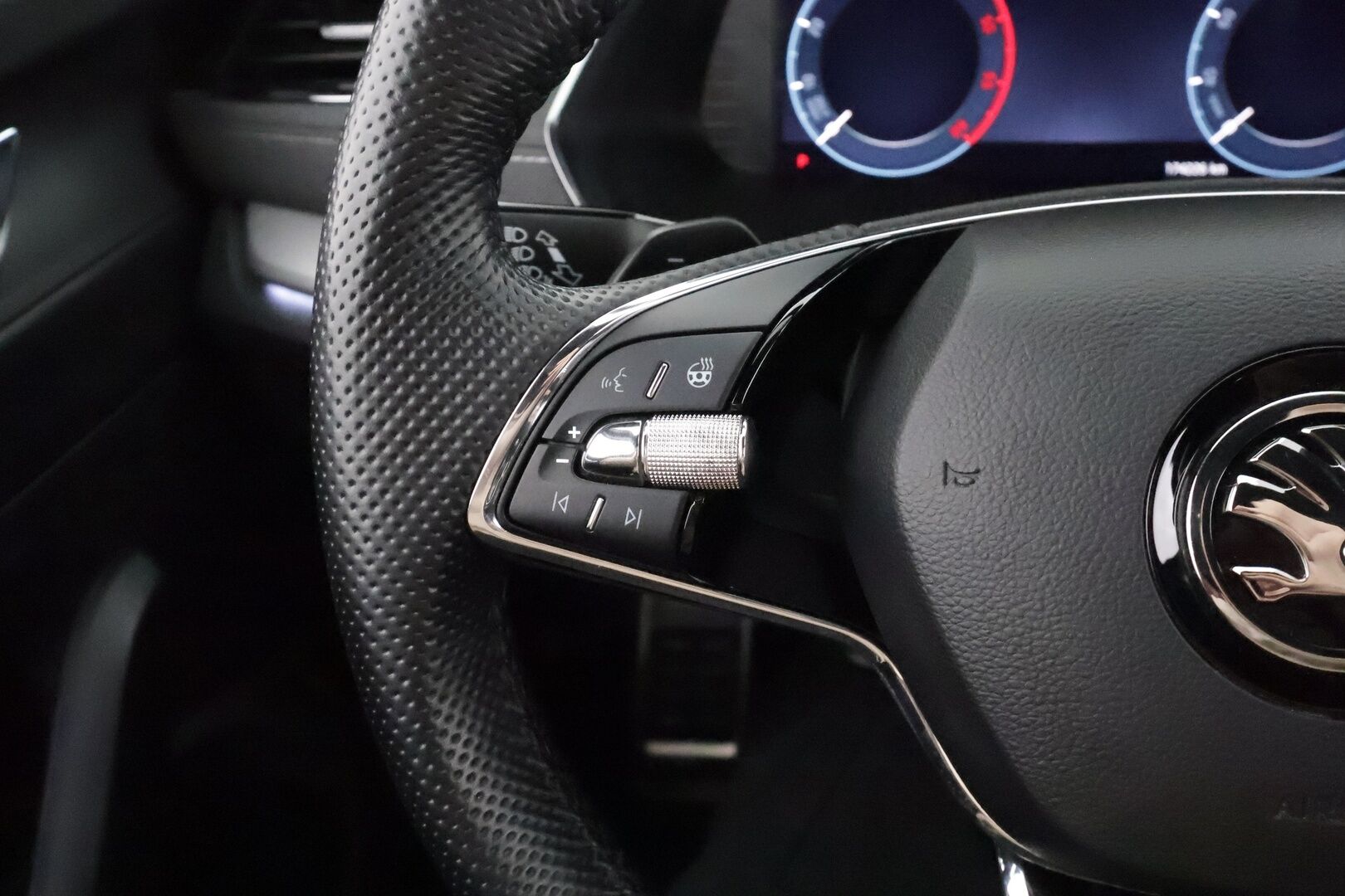 Skoda Octavia 2023 2.0 TDI 150 4x4 Style Nordic Edition DSG * ACC / Webasto / Matrix-LED / P.Kamera / Apple&Android * - 1.Om suomi-auto / Kahdet Renkaat