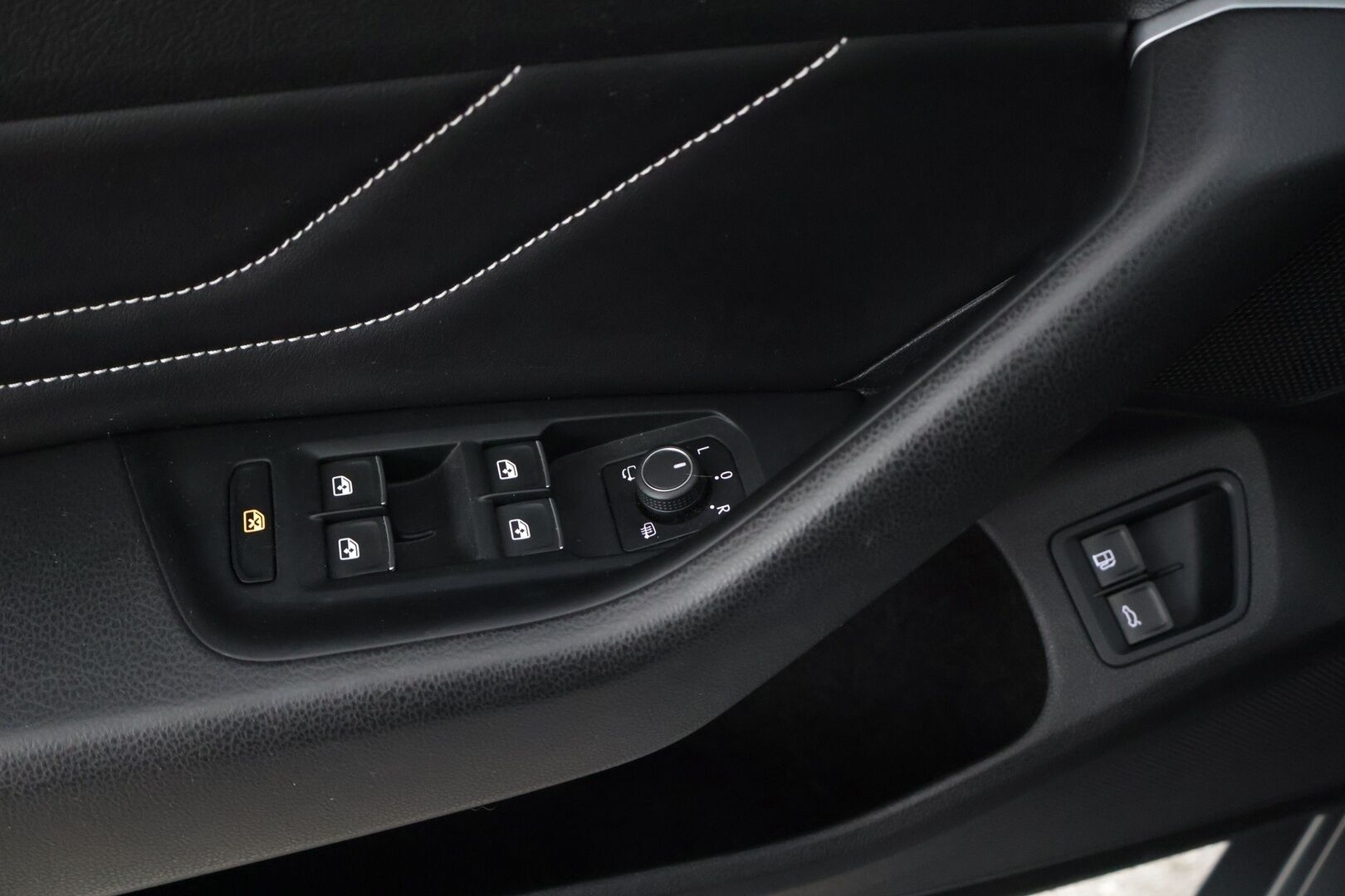 Volkswagen Arteon 2021 Shooting Brake R-Line eHybrid 160 kW DSG-automaatti *ACC / webasto / Peruutuskamera / Vetokoukku / Puolinahka sisusta* - *Seuraava huolto vasta 6/26 / 2x renkaat & vanteet 19" / Navigointi / Sähkötoiminen takaluukku / Ohjauspyörän lämmitys*