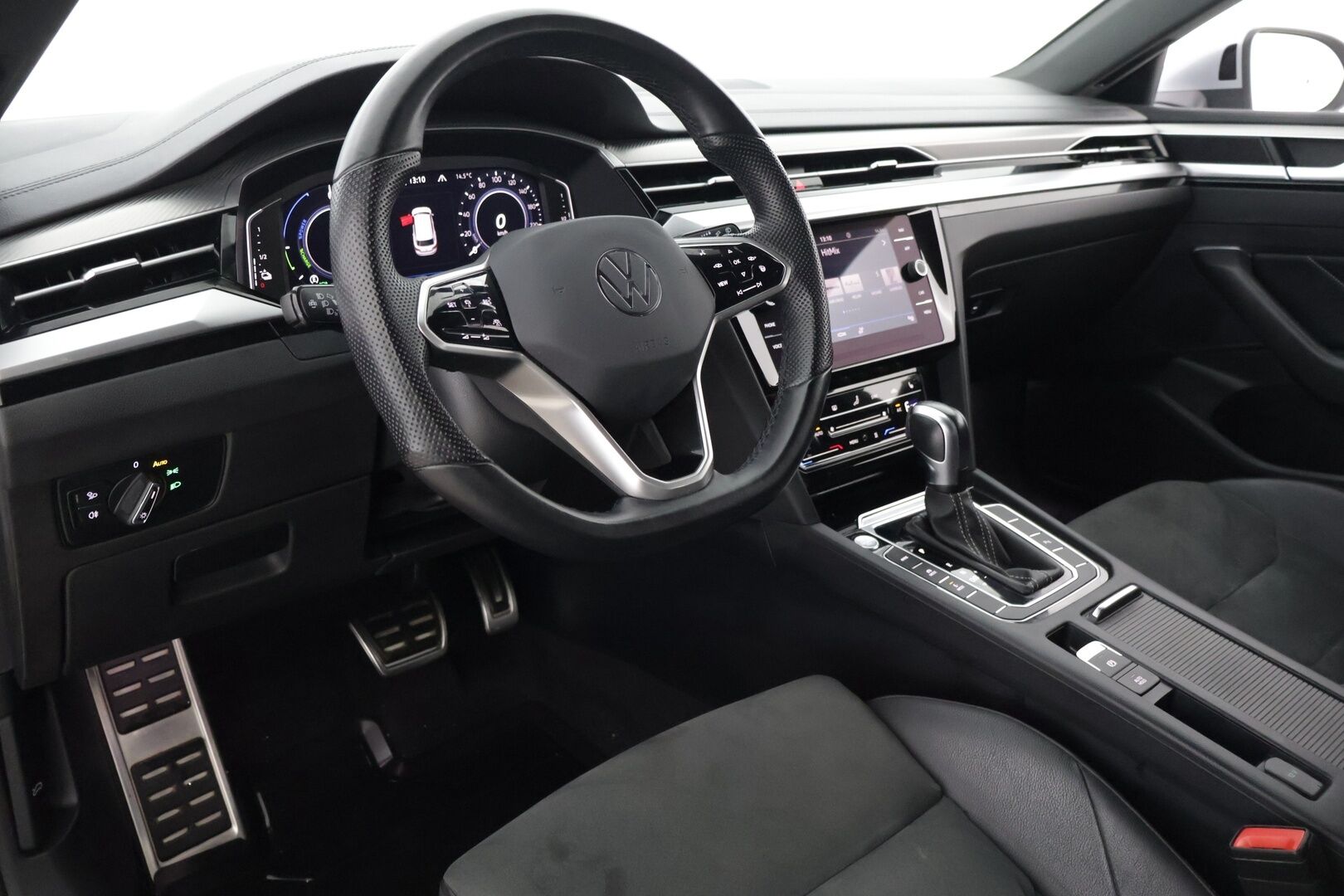 Volkswagen Arteon 2021 Shooting Brake R-Line eHybrid 160 kW DSG-automaatti *ACC / webasto / Peruutuskamera / Vetokoukku / Puolinahka sisusta* - *Seuraava huolto vasta 6/26 / 2x renkaat & vanteet 19" / Navigointi / Sähkötoiminen takaluukku / Ohjauspyörän lämmitys*