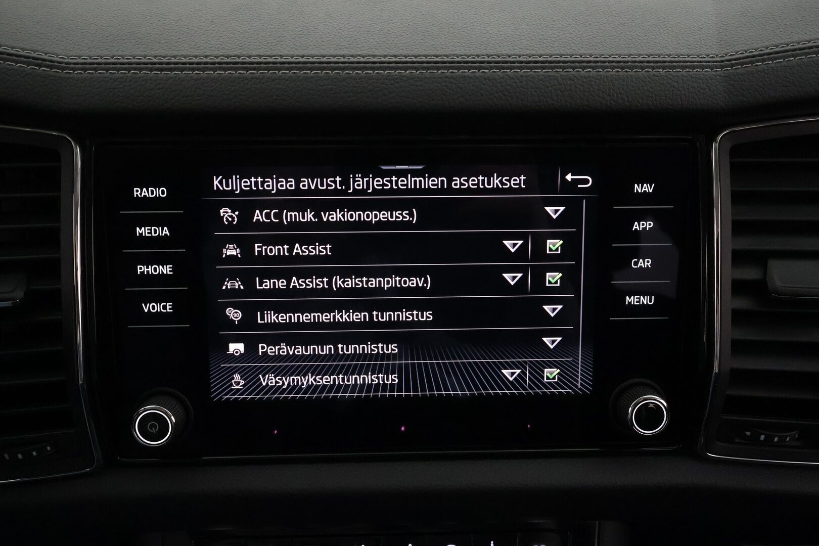 Skoda Kodiaq 2023 1.5 TSI ACT Style DSG * ACC / Webasto / Koukku / 360-Kamera / LED / Muistipenkit / Apple&Android * - 1.Om suomi auto / Kahdet renkaat