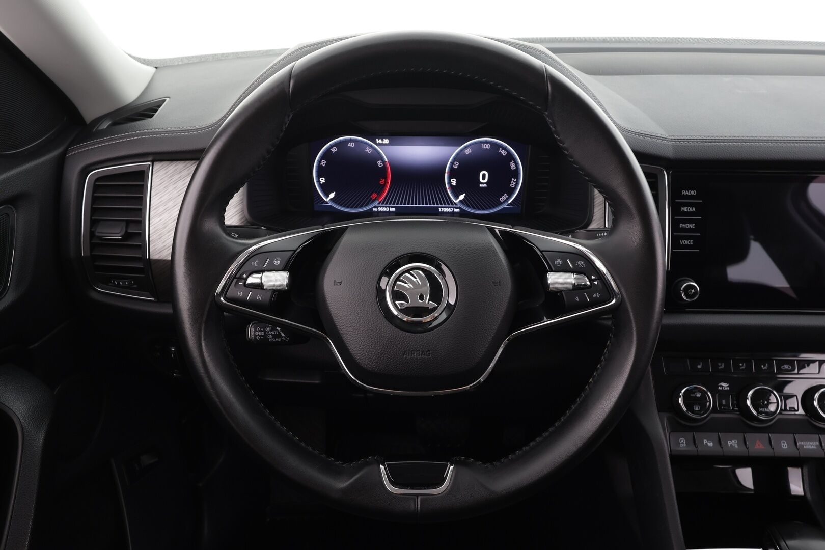 Skoda Kodiaq 2023 1.5 TSI ACT Style DSG * ACC / Webasto / Koukku / 360-Kamera / LED / Muistipenkit / Apple&Android * - 1.Om suomi auto / Kahdet renkaat