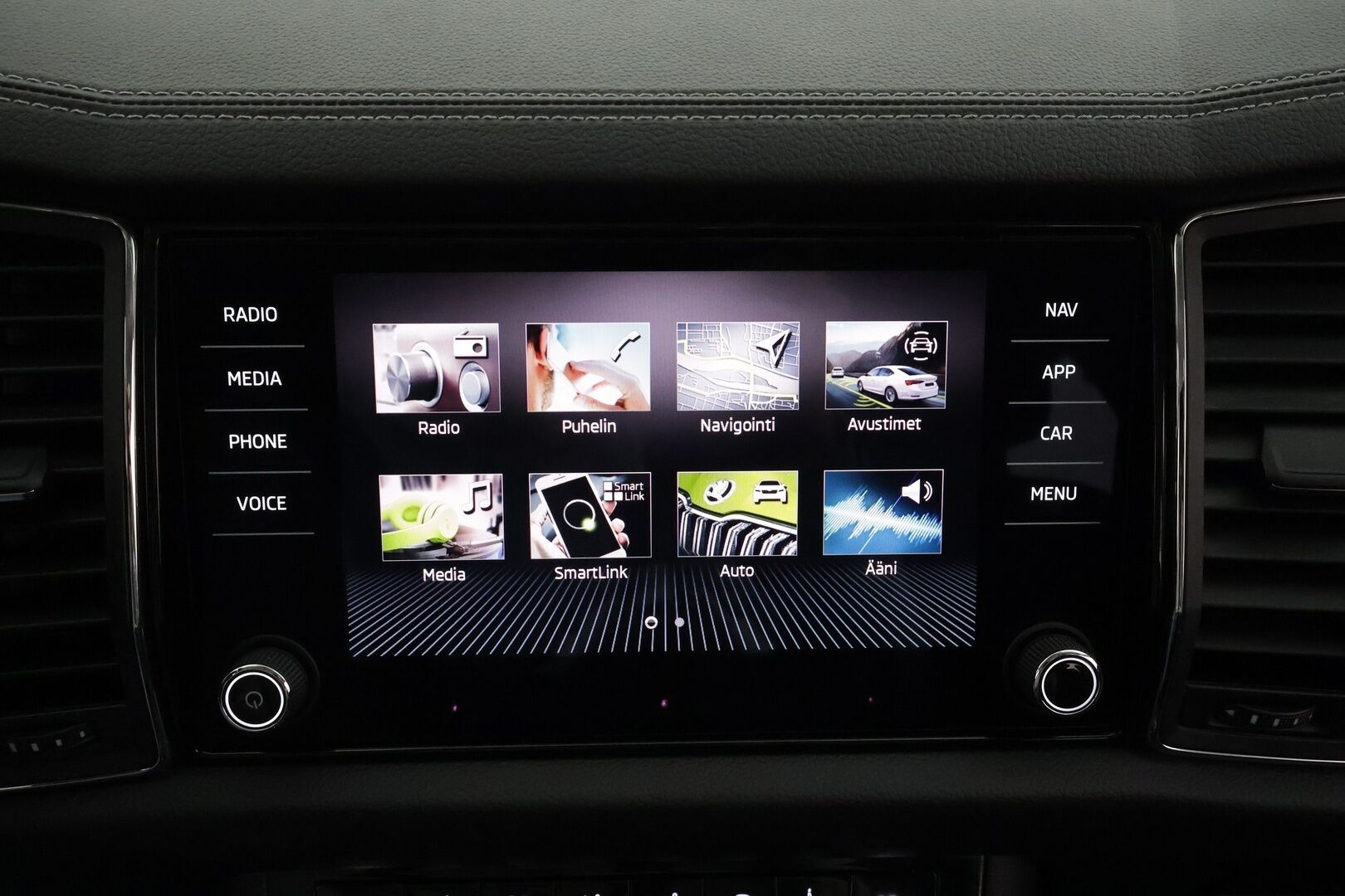 Skoda Kodiaq 2023 1.5 TSI ACT Style DSG * ACC / Webasto / Koukku / 360-Kamera / LED / Muistipenkit / Apple&Android * - 1.Om suomi auto / Kahdet renkaat