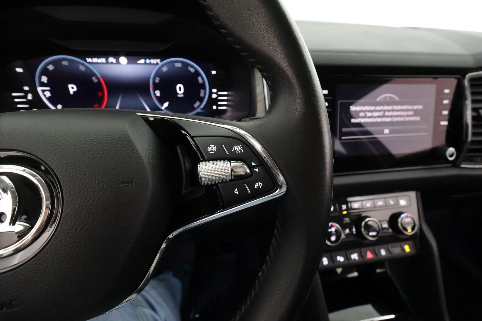 Skoda Kodiaq 2023 1.5 TSI ACT Style DSG * ACC / Webasto / Koukku / 360-Kamera / LED / Muistipenkit / Apple&Android * - 1.Om suomi auto / Kahdet renkaat