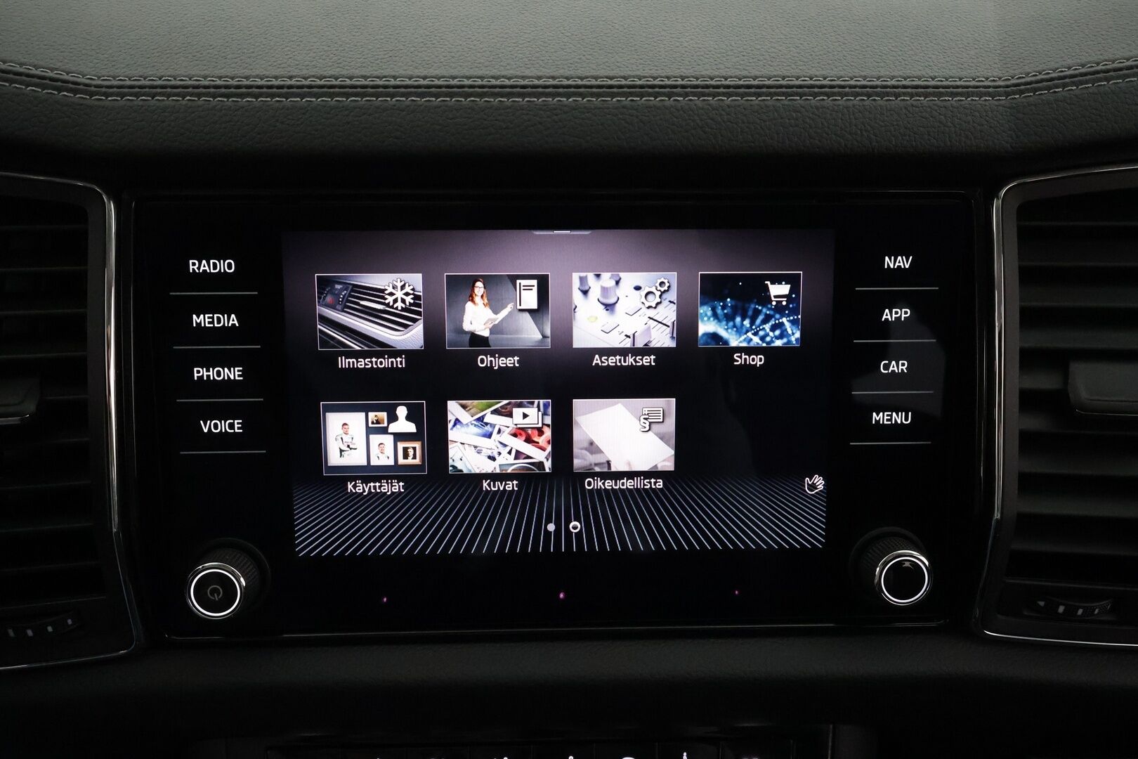 Skoda Kodiaq 2023 1.5 TSI ACT Style DSG * ACC / Webasto / Koukku / 360-Kamera / LED / Muistipenkit / Apple&Android * - 1.Om suomi auto / Kahdet renkaat