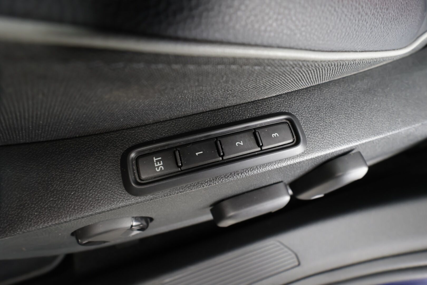 Volkswagen Golf 2023 GTE 180 kW (PHEV) DSG * Webasto / ACC / Matrix-LED / Ilmastoitu Sportpenkki Muistilla / P.kamera / Navi / Kaistavahti * - 1-om suomi-auto / Akku kuntotarkastettu! / 2x Latauskaapelit / Kahdet renkaat