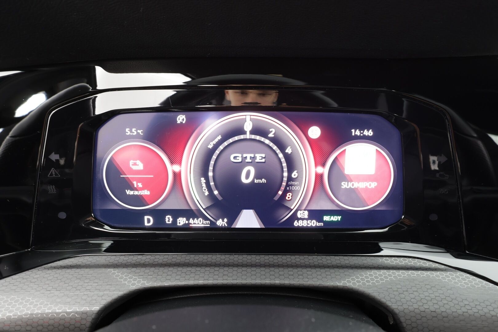 Volkswagen Golf 2023 GTE 180 kW (PHEV) DSG * Webasto / ACC / Matrix-LED / Ilmastoitu Sportpenkki Muistilla / P.kamera / Navi / Kaistavahti * - 1-om suomi-auto / Akku kuntotarkastettu! / 2x Latauskaapelit / Kahdet renkaat