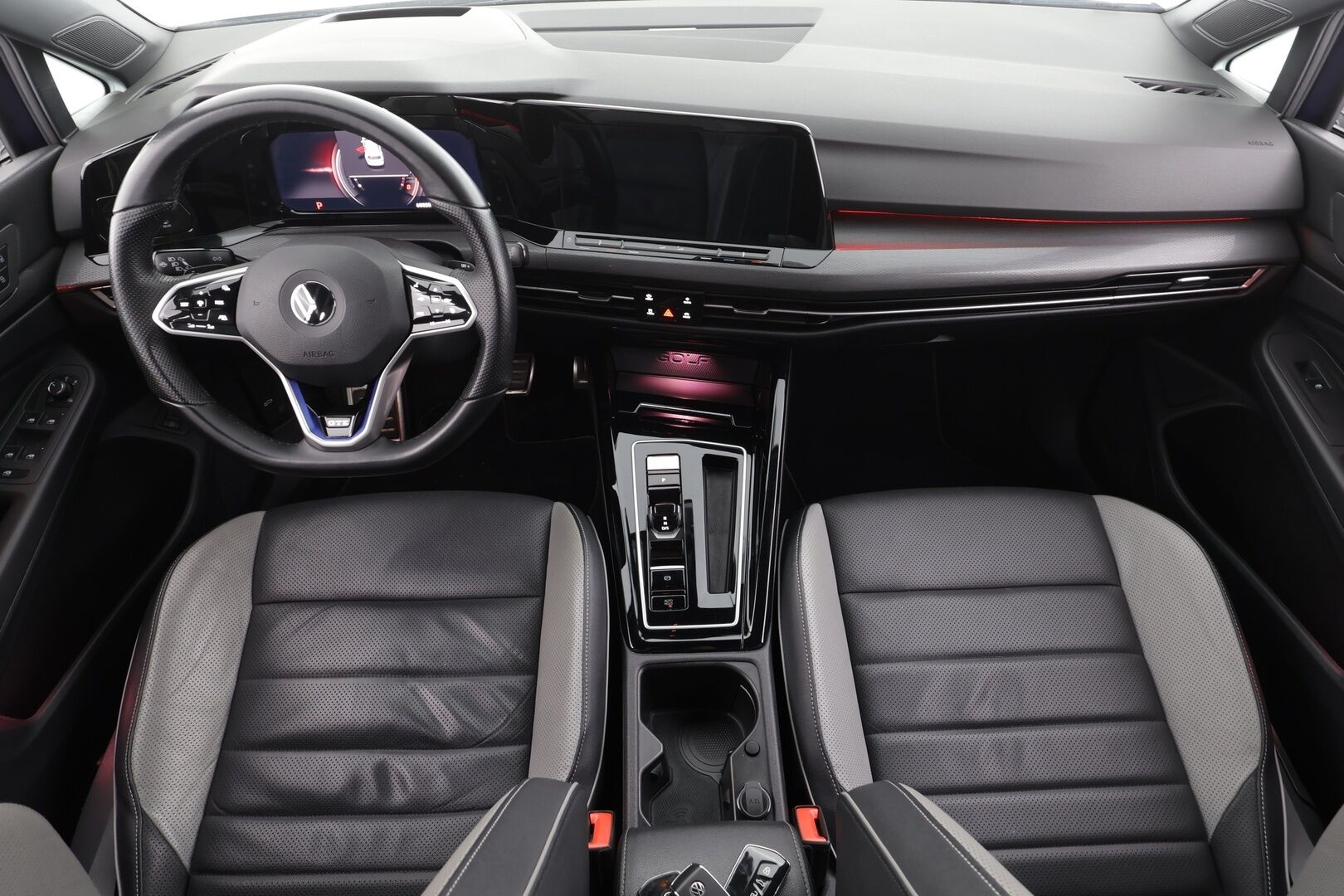 Volkswagen Golf 2023 GTE 180 kW (PHEV) DSG * Webasto / ACC / Matrix-LED / Ilmastoitu Sportpenkki Muistilla / P.kamera / Navi / Kaistavahti * - 1-om suomi-auto / Akku kuntotarkastettu! / 2x Latauskaapelit / Kahdet renkaat