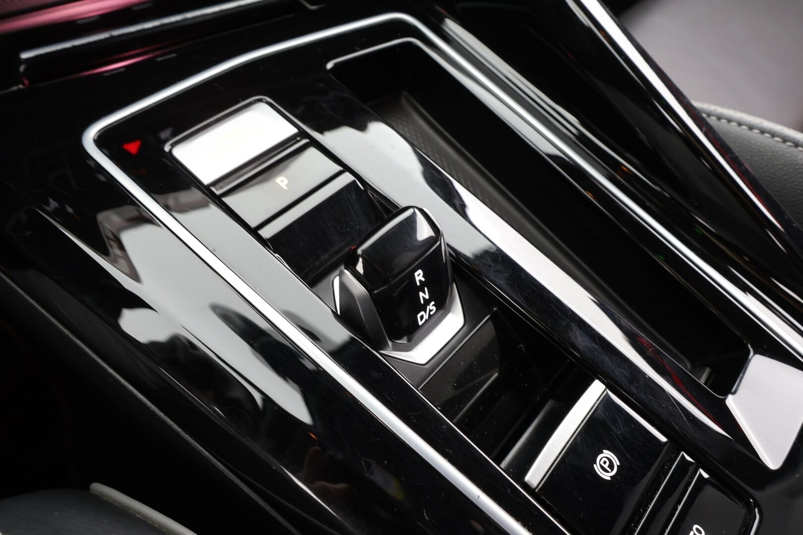 Volkswagen Golf 2023 GTE 180 kW (PHEV) DSG * Webasto / ACC / Matrix-LED / Ilmastoitu Sportpenkki Muistilla / P.kamera / Navi / Kaistavahti * - 1-om suomi-auto / Akku kuntotarkastettu! / 2x Latauskaapelit / Kahdet renkaat