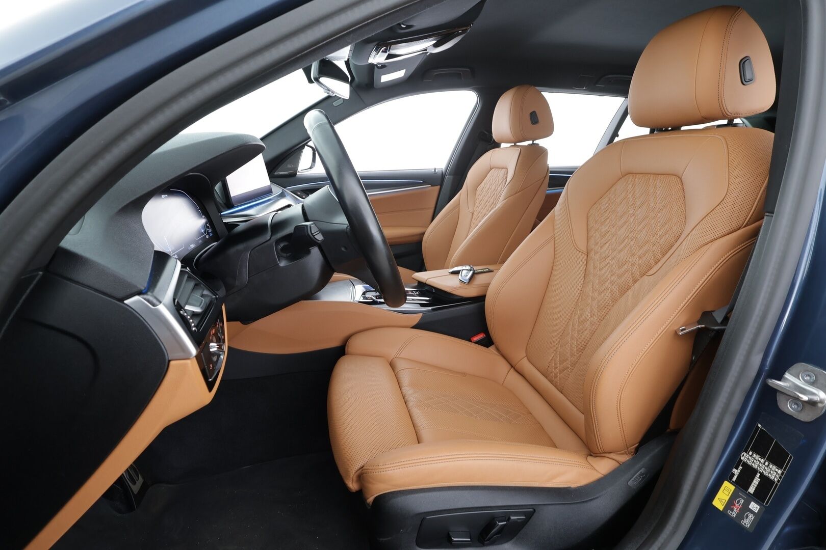 BMW 530 2023 G31 Touring 530e xDrive A Charged Edition M Sport * ACC / Harman&Kardon / koukku / Comfort Access / LED / Navi * - 1.Om Suomi-auto / Kahdet renkaat