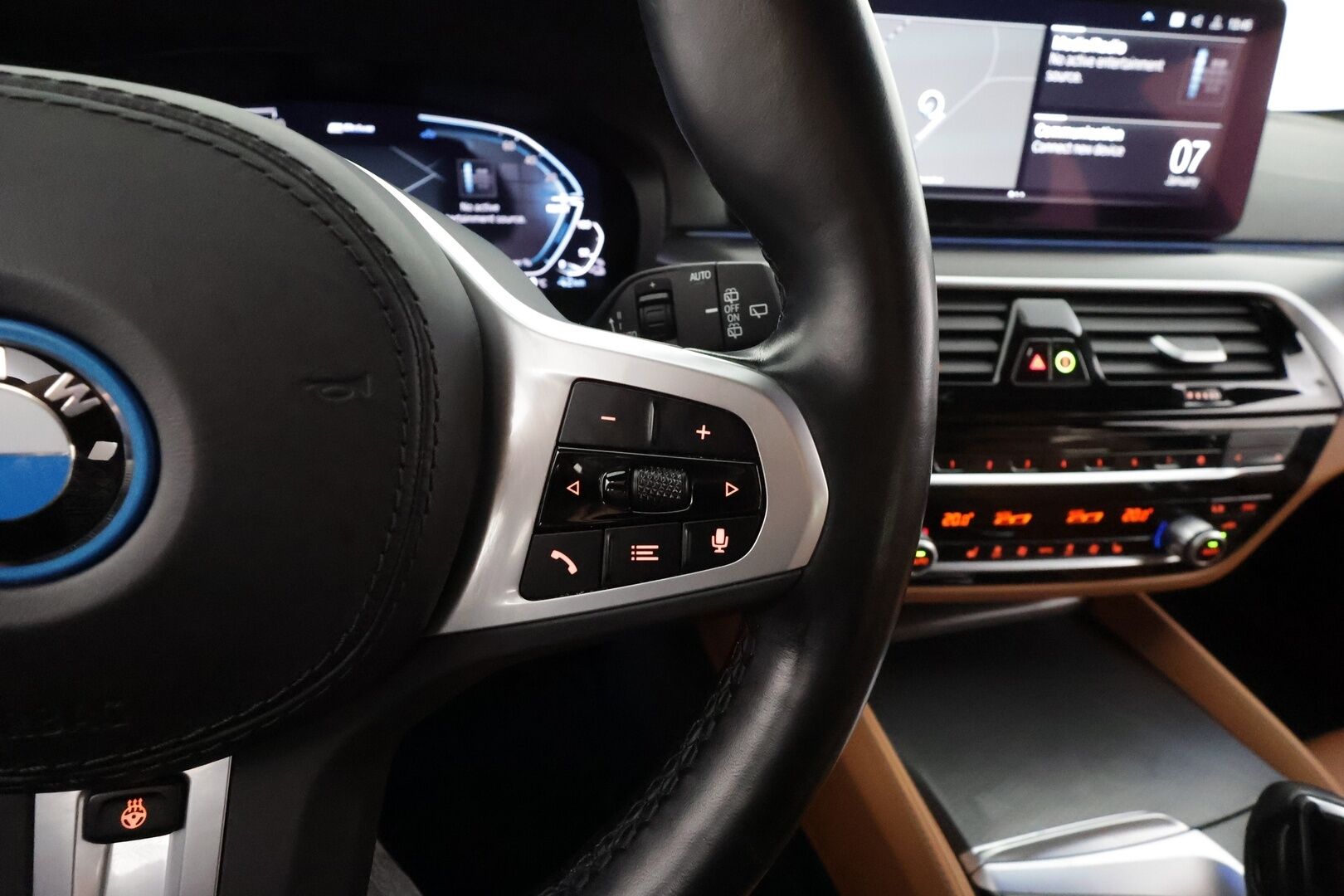 BMW 530 2023 G31 Touring 530e xDrive A Charged Edition M Sport * ACC / Harman&Kardon / koukku / Comfort Access / LED / Navi * - 1.Om Suomi-auto / Kahdet renkaat