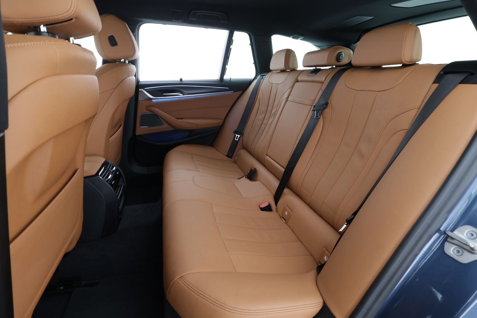 BMW 530 2023 G31 Touring 530e xDrive A Charged Edition M Sport * ACC / Harman&Kardon / koukku / Comfort Access / LED / Navi * - 1.Om Suomi-auto / Kahdet renkaat