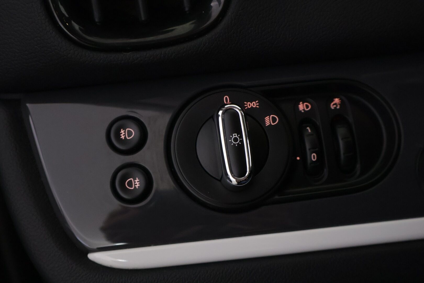 Mini Countryman 2018 Cooper SE ALL4 Essential - ACC | Lohkolämmitin | Sähk. takaluukku | Navi | 2x latauskaapelit | 2x renkaat & aluvanteet