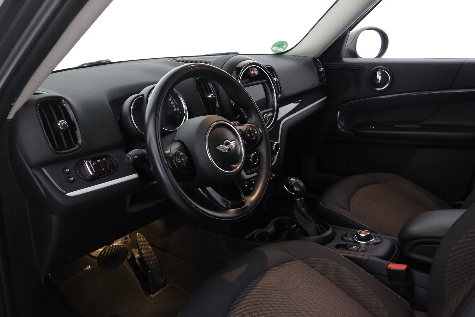 Mini Countryman 2018 Cooper SE ALL4 Essential - ACC | Lohkolämmitin | Sähk. takaluukku | Navi | 2x latauskaapelit | 2x renkaat & aluvanteet