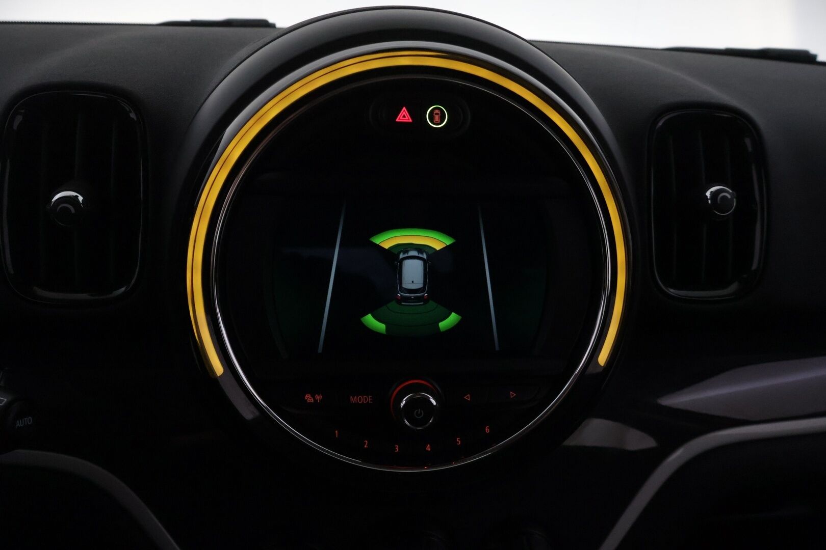Mini Countryman 2018 Cooper SE ALL4 Essential - ACC | Lohkolämmitin | Sähk. takaluukku | Navi | 2x latauskaapelit | 2x renkaat & aluvanteet