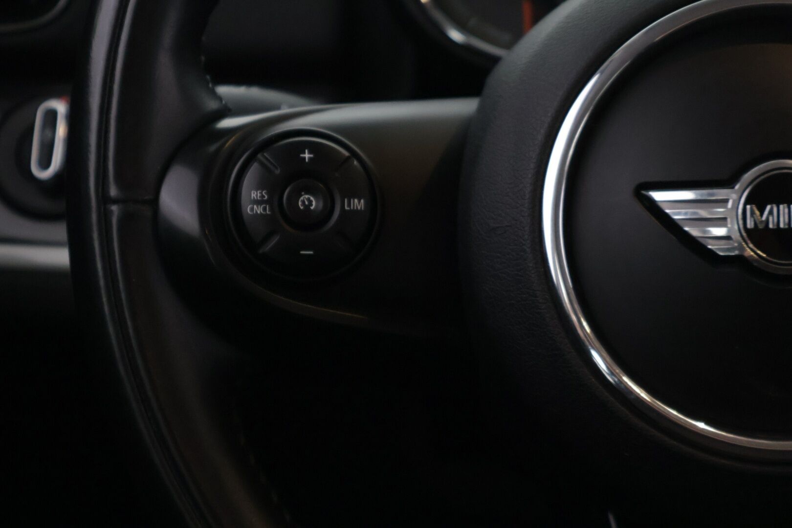 Mini Countryman 2018 Cooper SE ALL4 Essential - ACC | Lohkolämmitin | Sähk. takaluukku | Navi | 2x latauskaapelit | 2x renkaat & aluvanteet