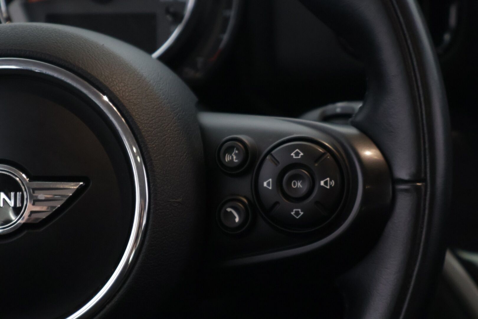 Mini Countryman 2018 Cooper SE ALL4 Essential - ACC | Lohkolämmitin | Sähk. takaluukku | Navi | 2x latauskaapelit | 2x renkaat & aluvanteet