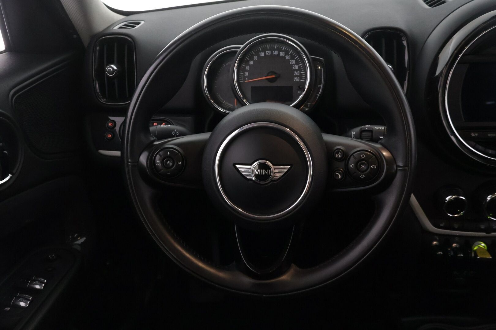 Mini Countryman 2018 Cooper SE ALL4 Essential - ACC | Lohkolämmitin | Sähk. takaluukku | Navi | 2x latauskaapelit | 2x renkaat & aluvanteet