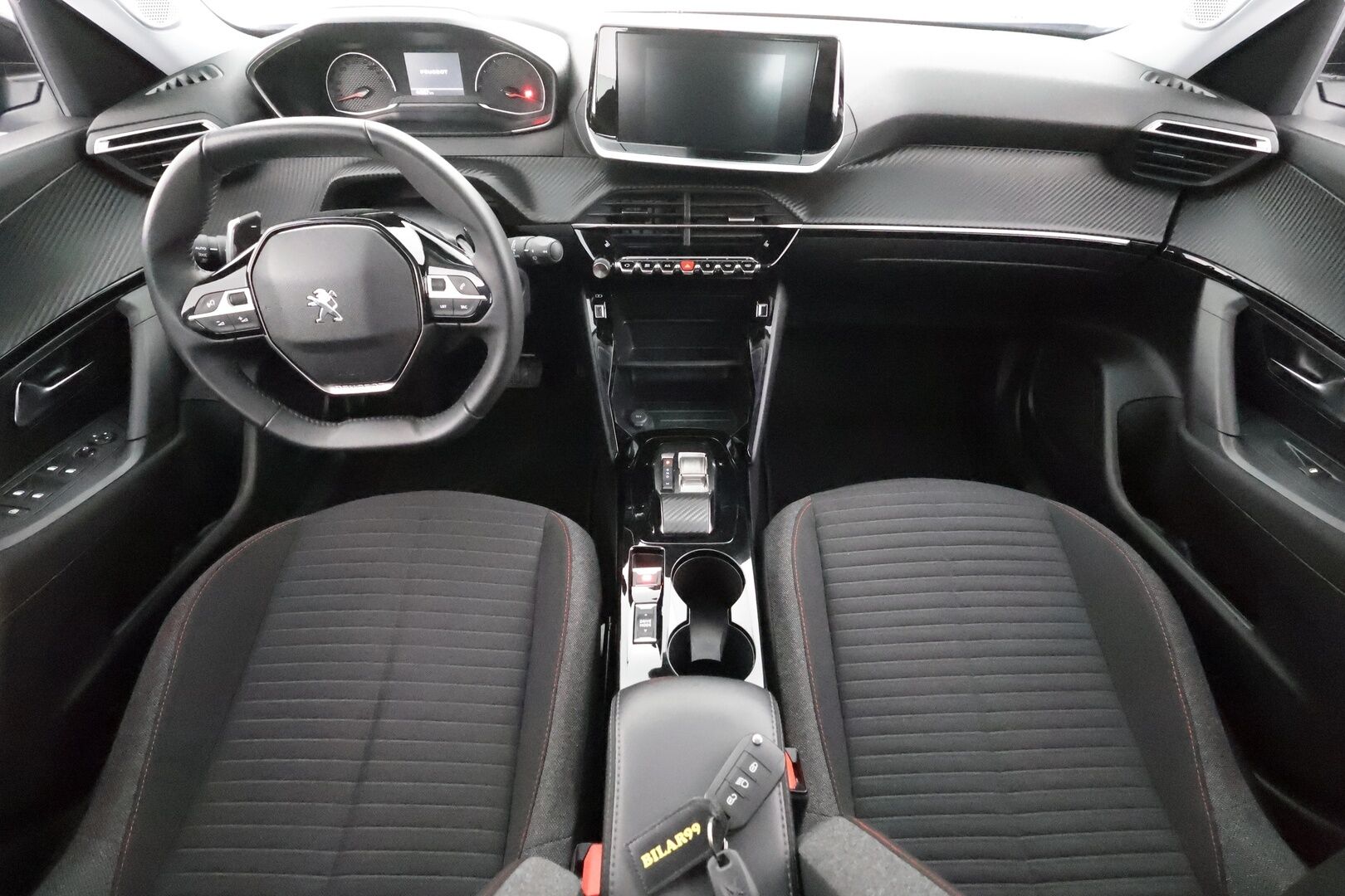 Peugeot 2008 2022 Active Pack PureTech 130 EAT8-automaatti * LED / P.tutka / Kaistavahti / Vakkari / Apple&Android * - Kahdet renkaat aluvanteilla / Suomi-auto 