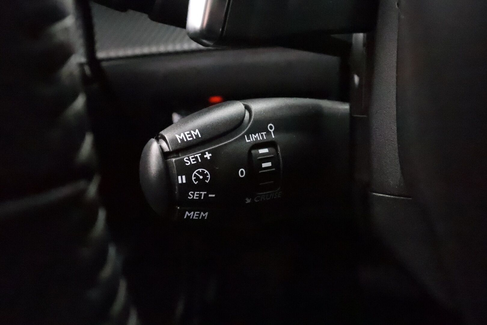 Peugeot 2008 2022 Active Pack PureTech 130 EAT8-automaatti * LED / P.tutka / Kaistavahti / Vakkari / Apple&Android * - Kahdet renkaat aluvanteilla / Suomi-auto 