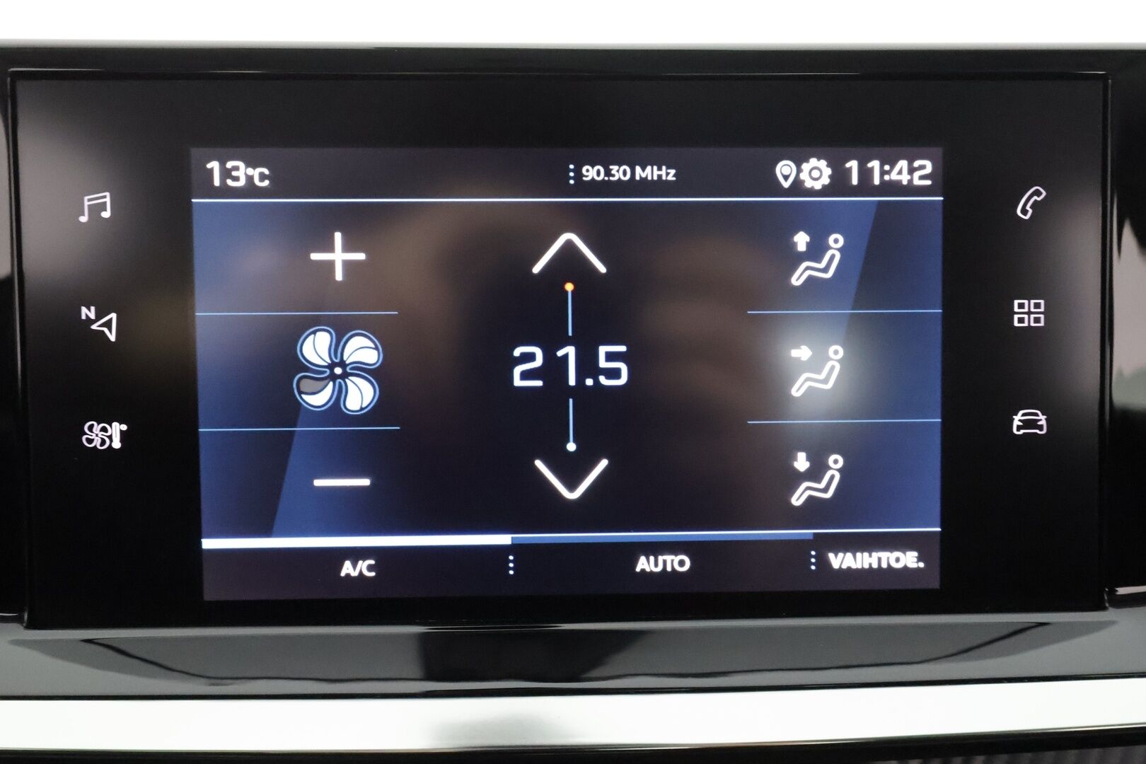 Peugeot 2008 2022 Active Pack PureTech 130 EAT8-automaatti * LED / P.tutka / Kaistavahti / Vakkari / Apple&Android * - Kahdet renkaat aluvanteilla / Suomi-auto 