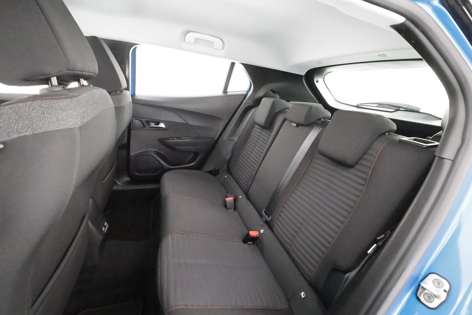 Peugeot 2008 2022 Active Pack PureTech 130 EAT8-automaatti * LED / P.tutka / Kaistavahti / Vakkari / Apple&Android * - Kahdet renkaat aluvanteilla / Suomi-auto 