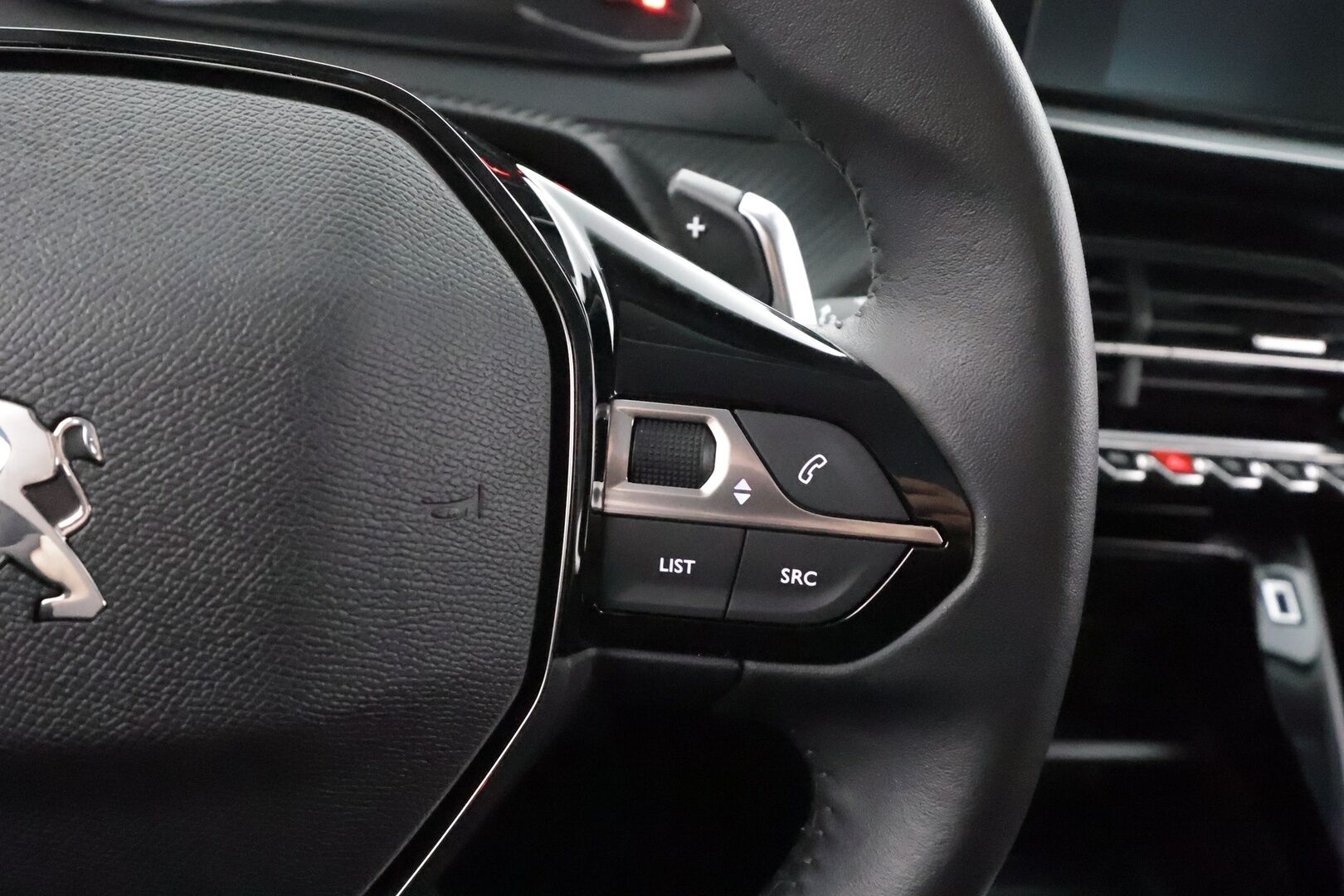 Peugeot 2008 2022 Active Pack PureTech 130 EAT8-automaatti * LED / P.tutka / Kaistavahti / Vakkari / Apple&Android * - Kahdet renkaat aluvanteilla / Suomi-auto 