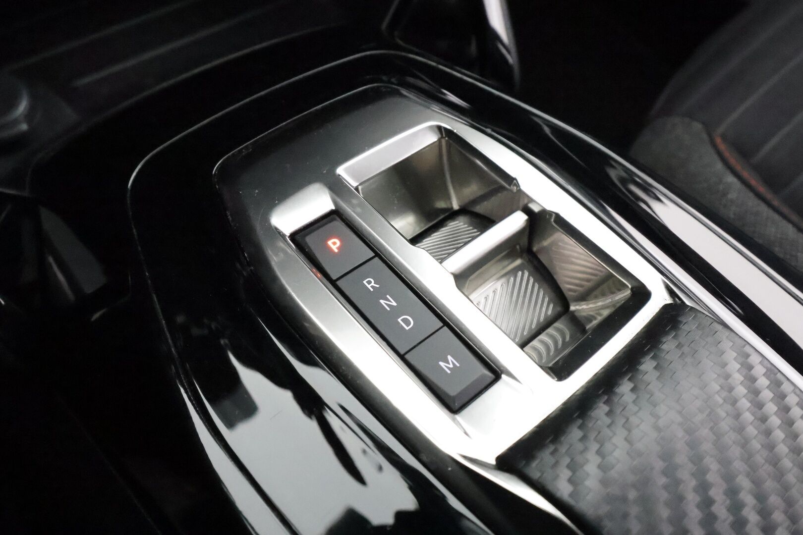 Peugeot 2008 2022 Active Pack PureTech 130 EAT8-automaatti * LED / P.tutka / Kaistavahti / Vakkari / Apple&Android * - Kahdet renkaat aluvanteilla / Suomi-auto 