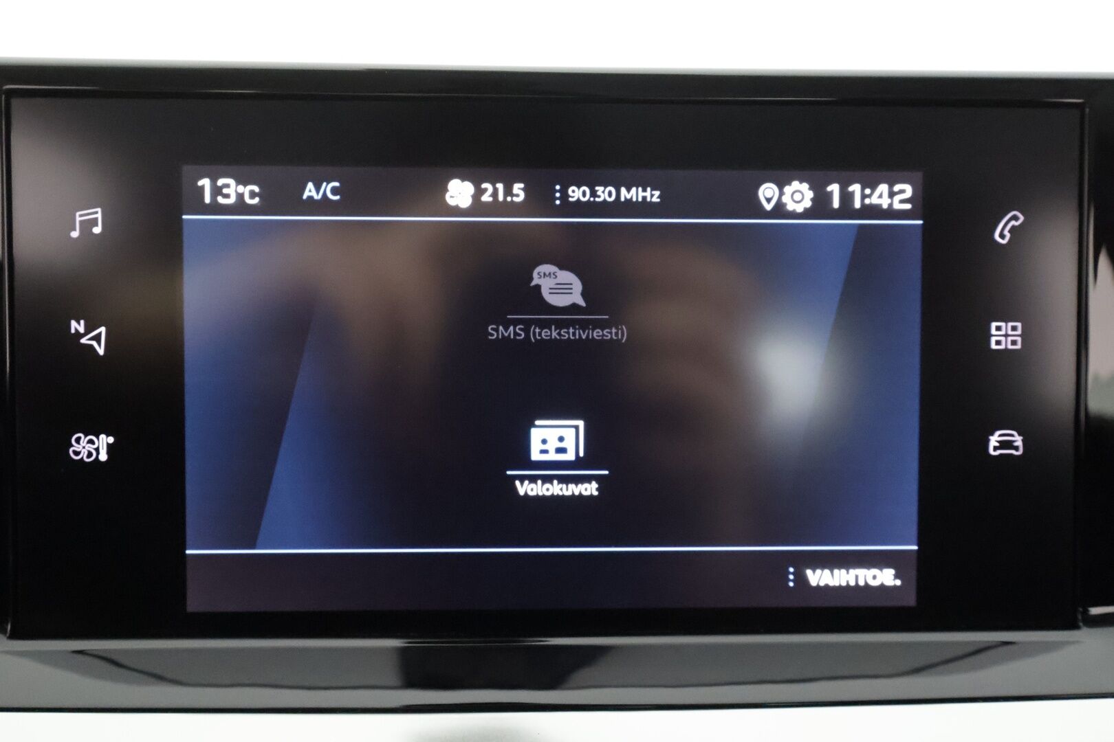 Peugeot 2008 2022 Active Pack PureTech 130 EAT8-automaatti * LED / P.tutka / Kaistavahti / Vakkari / Apple&Android * - Kahdet renkaat aluvanteilla / Suomi-auto 