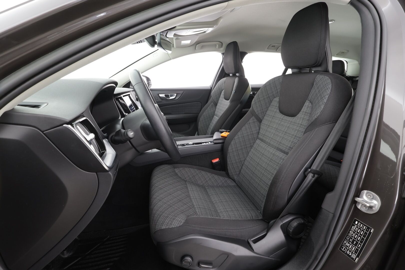 Volvo V60 2023 B3 MHEV Business Core DCT aut - ACC | VOC | Navi | Suomi-auto / Kahdet Renkaat / Merkkihuollettu