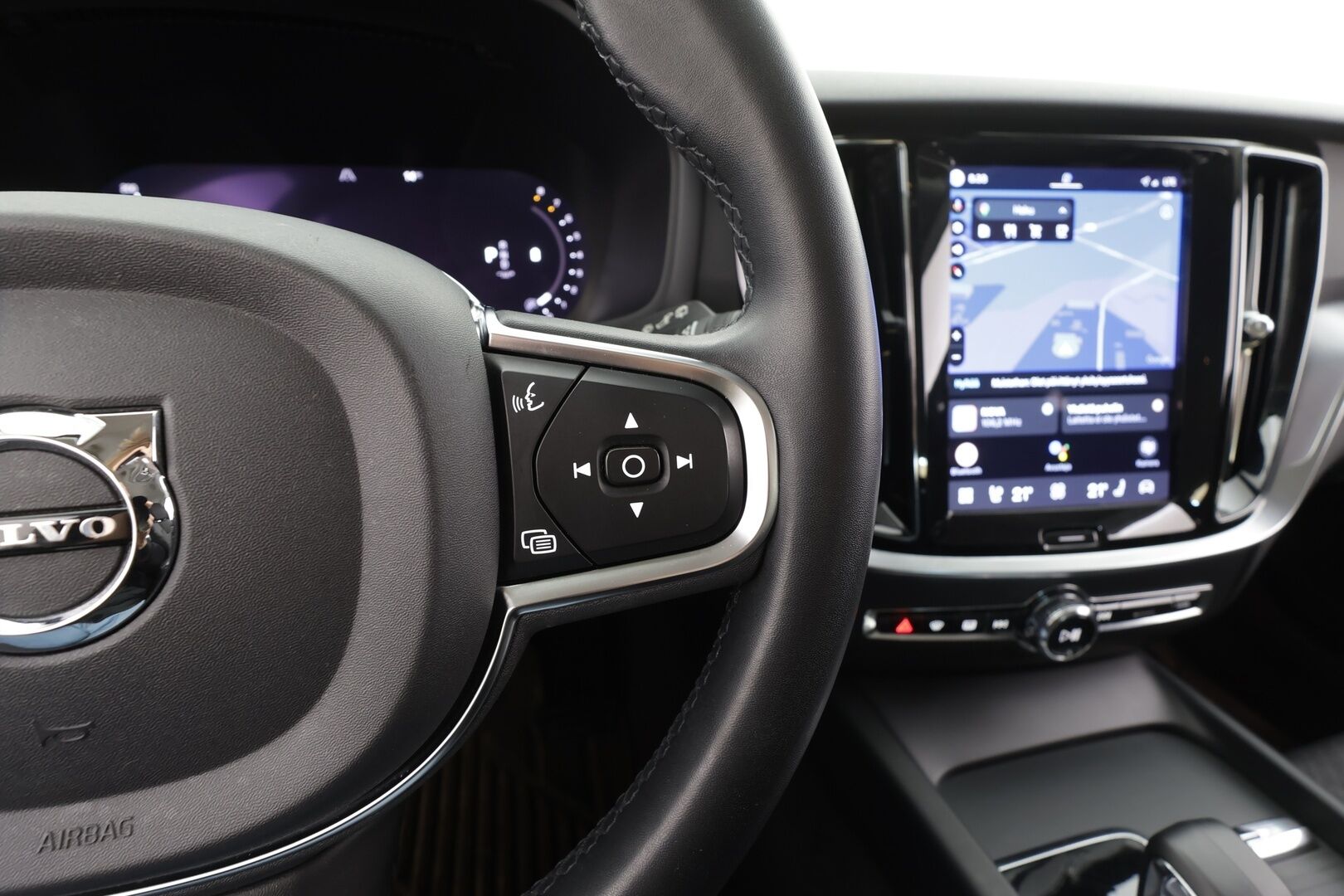 Volvo V60 2023 B3 MHEV Business Core DCT aut - ACC | VOC | Navi | Suomi-auto / Kahdet Renkaat / Merkkihuollettu