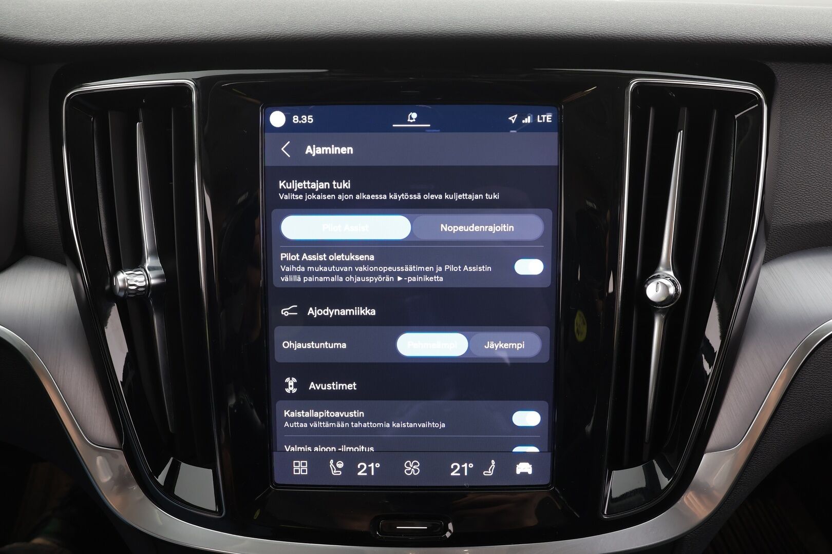 Volvo V60 2023 B3 MHEV Business Core DCT aut - ACC | VOC | Navi | Suomi-auto / Kahdet Renkaat / Merkkihuollettu