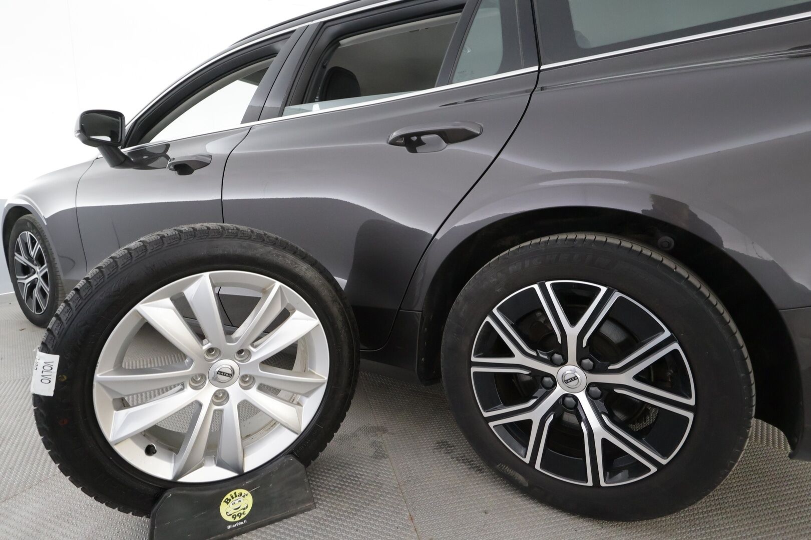 Volvo V60 2023 B3 MHEV Business Core DCT aut - ACC | VOC | Navi | Suomi-auto / Kahdet Renkaat / Merkkihuollettu
