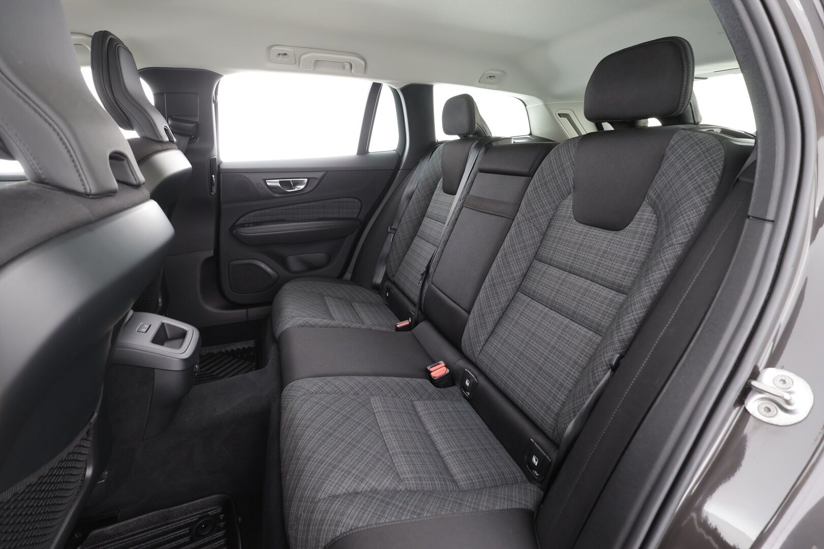 Volvo V60 2023 B3 MHEV Business Core DCT aut - ACC | VOC | Navi | Suomi-auto / Kahdet Renkaat / Merkkihuollettu
