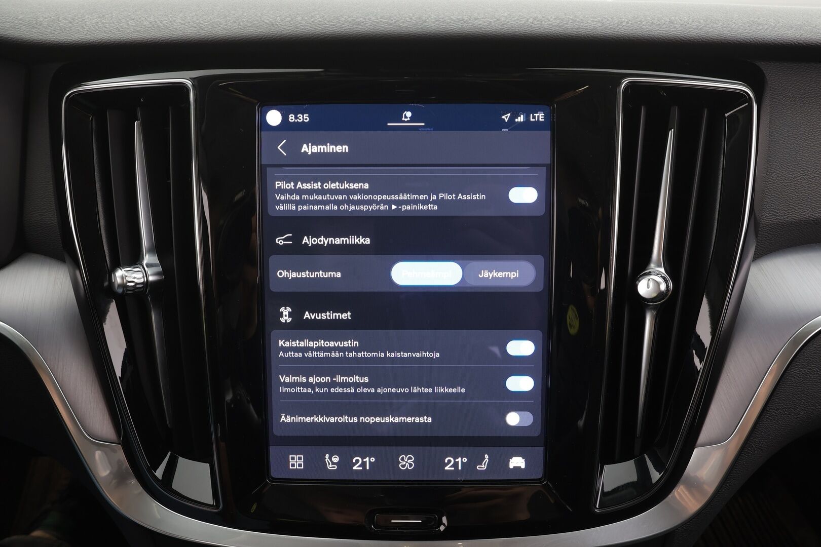 Volvo V60 2023 B3 MHEV Business Core DCT aut - ACC | VOC | Navi | Suomi-auto / Kahdet Renkaat / Merkkihuollettu