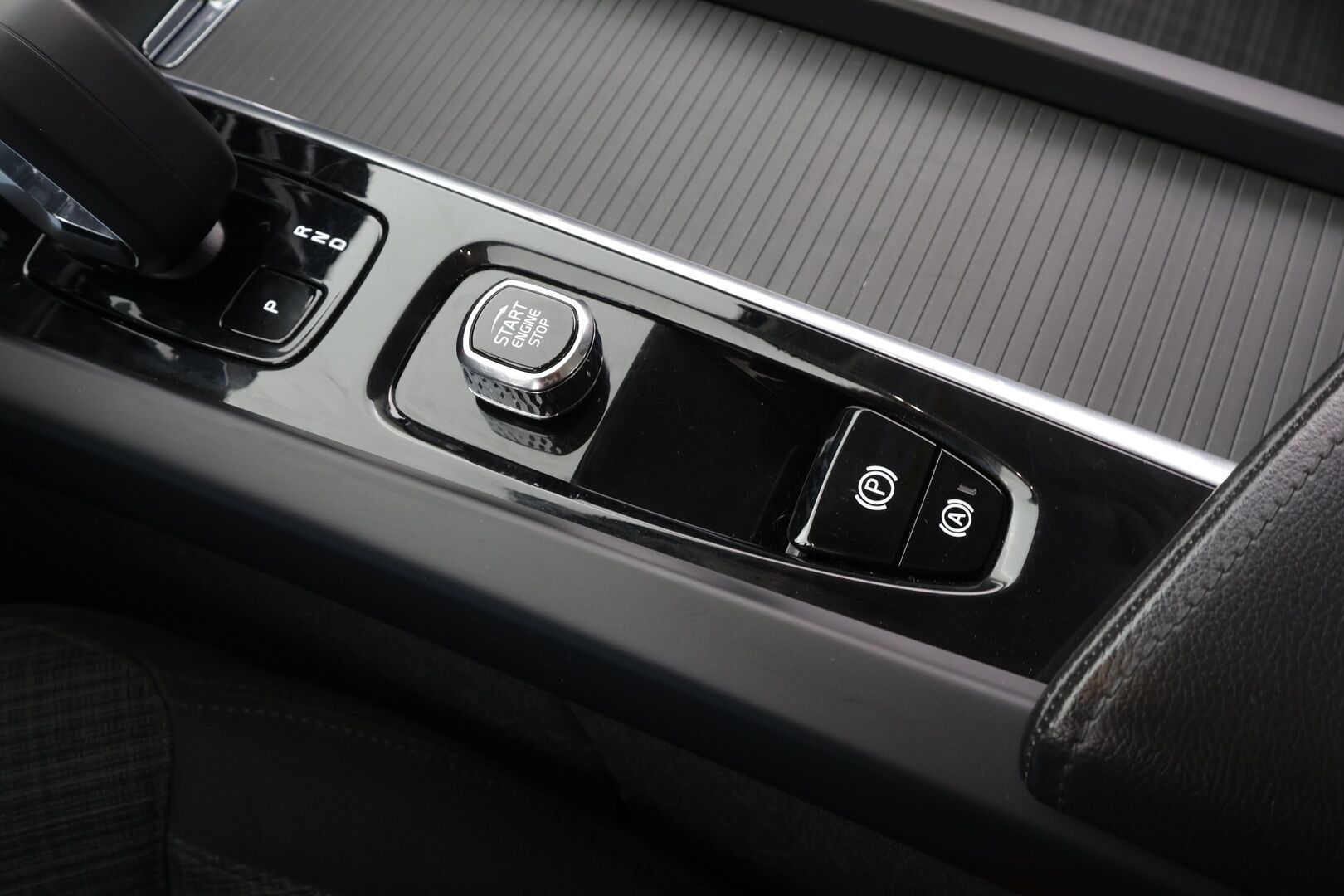 Volvo V60 2023 B3 MHEV Business Core DCT aut - ACC | VOC | Navi | Suomi-auto / Kahdet Renkaat / Merkkihuollettu