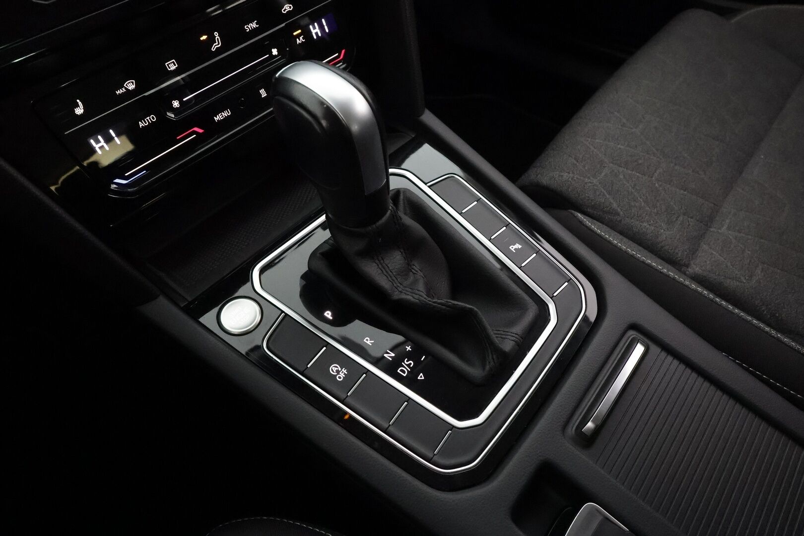 Volkswagen Passat 2023 Variant Comfort Business 1,5 TSI EVO 110 kW DSG * Webasto / ACC / LED / P.tutkat / Kaistavahti * - 1-om Suomi-auto / Kahdet renkaat aluvanteilla