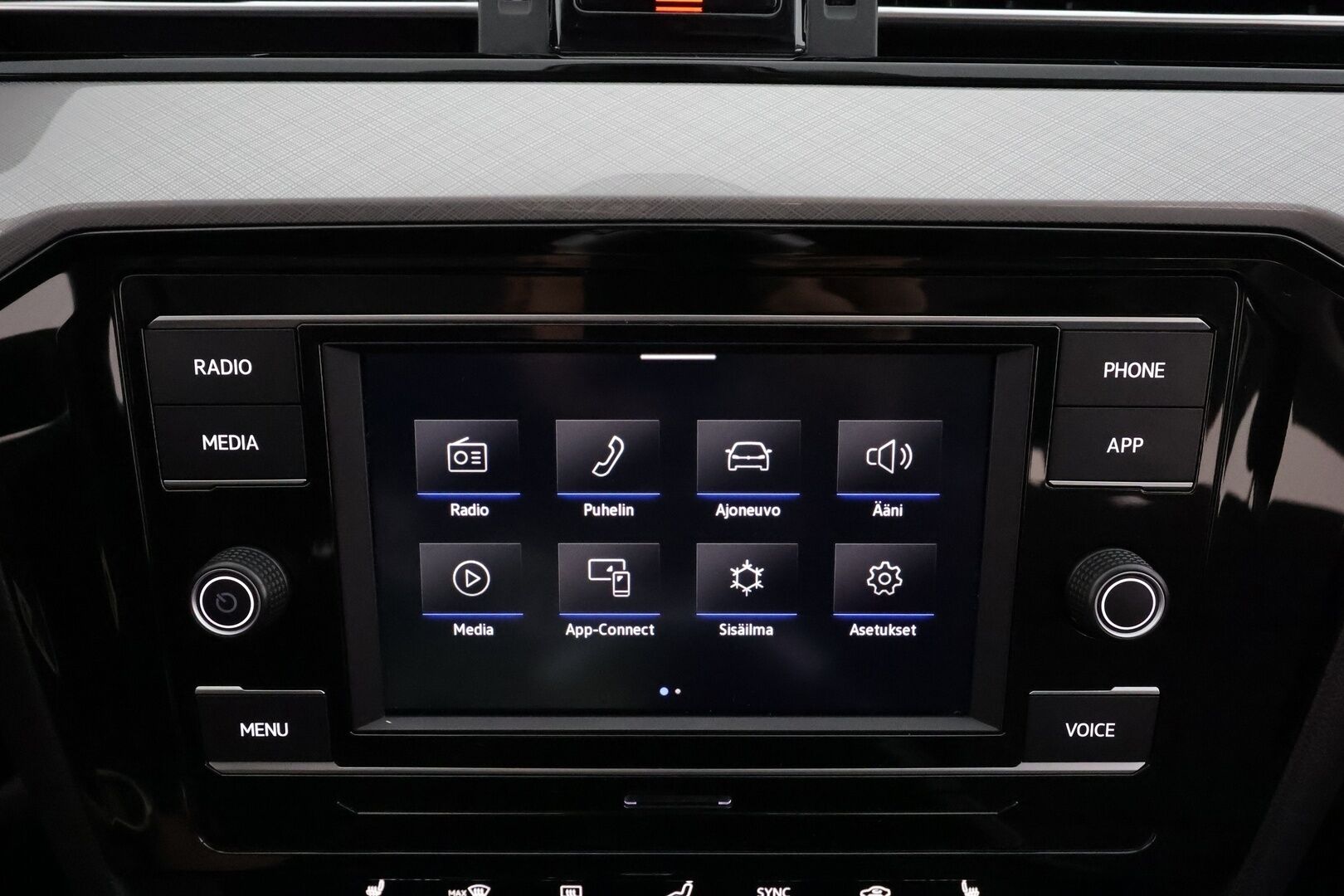 Volkswagen Passat 2023 Variant Comfort Business 1,5 TSI EVO 110 kW DSG * Webasto / ACC / LED / P.tutkat / Kaistavahti * - 1-om Suomi-auto / Kahdet renkaat aluvanteilla