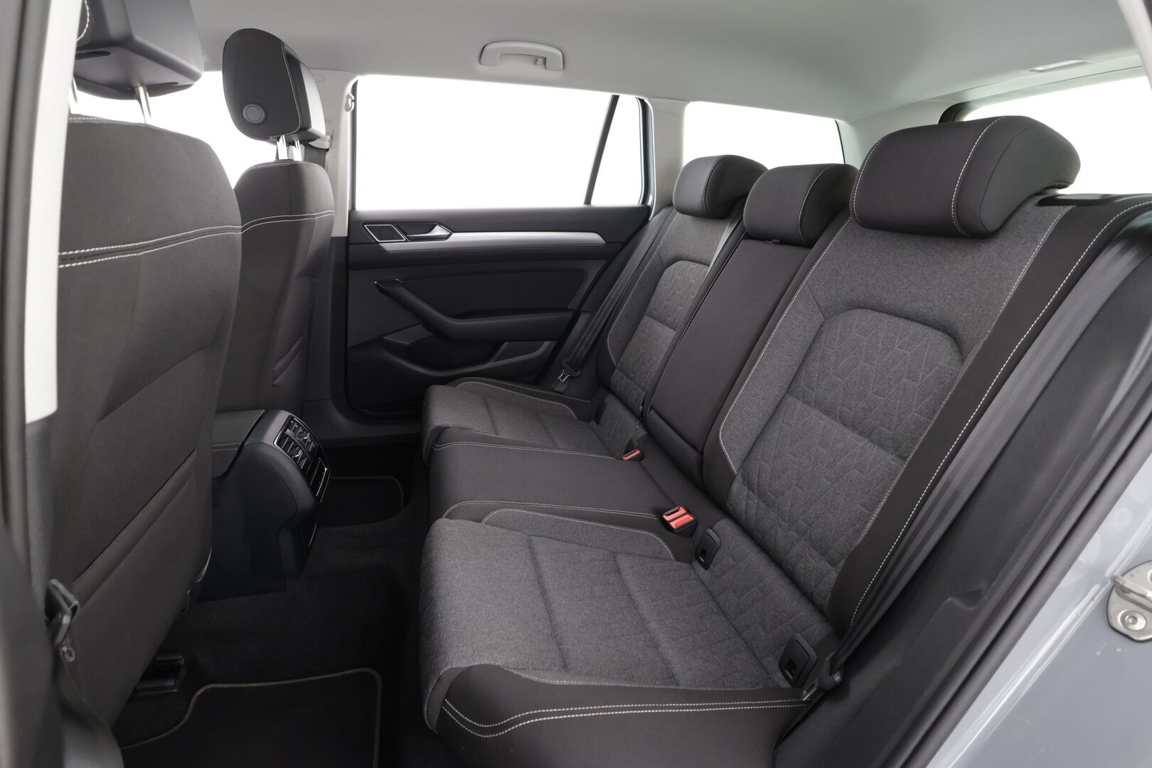 Volkswagen Passat 2023 Variant Comfort Business 1,5 TSI EVO 110 kW DSG - Webasto | ACC | LED | P.tutkat | Kaistavahti | 1-om Suomi-auto | Kahdet renkaat aluvanteilla