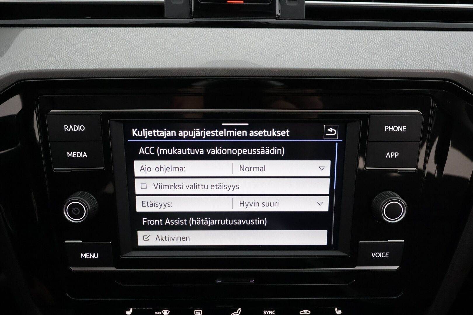 Volkswagen Passat 2023 Variant Comfort Business 1,5 TSI EVO 110 kW DSG - Webasto | ACC | LED | P.tutkat | Kaistavahti | 1-om Suomi-auto | Kahdet renkaat aluvanteilla
