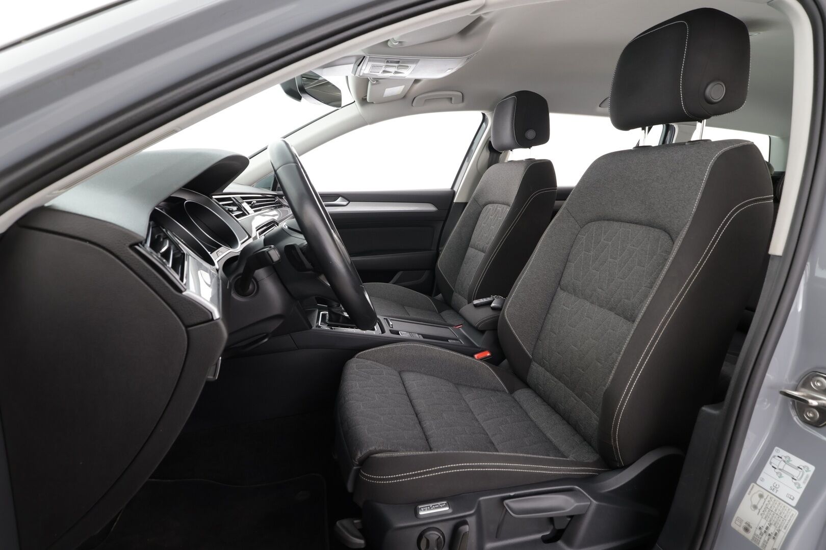 Volkswagen Passat 2023 Variant Comfort Business 1,5 TSI EVO 110 kW DSG * Webasto / ACC / LED / P.tutkat / Kaistavahti * - 1-om Suomi-auto / Kahdet renkaat aluvanteilla