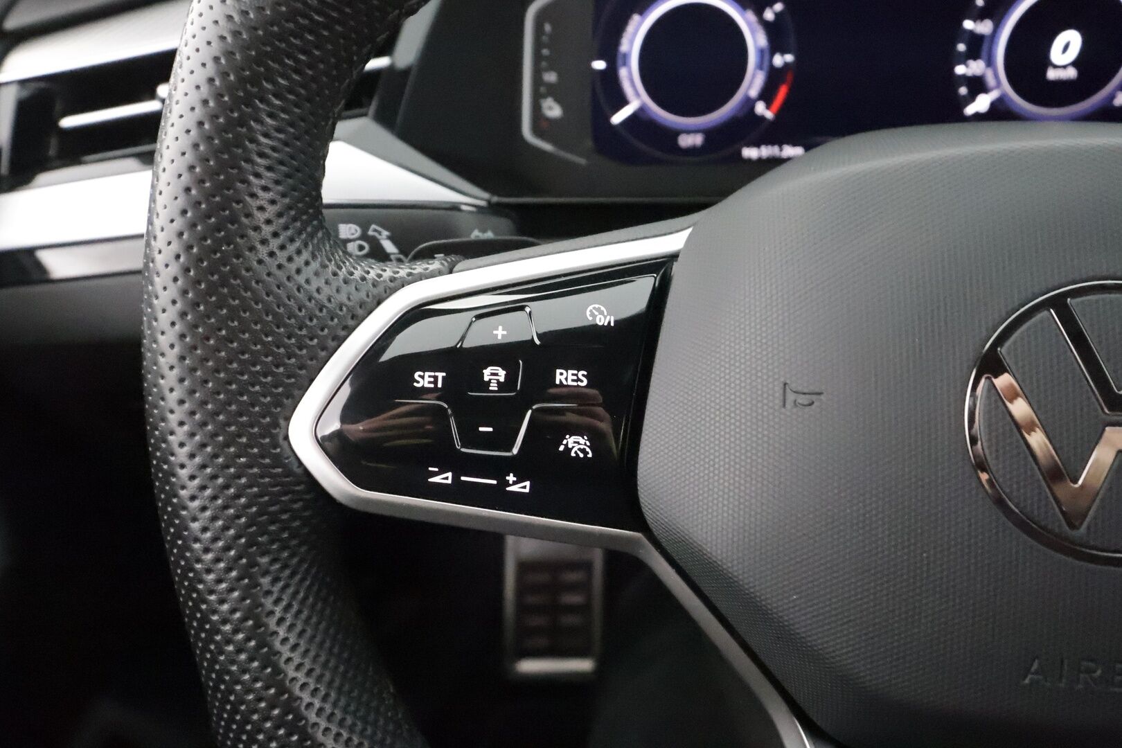 Volkswagen Arteon 2023 Shooting Brake R-Line Business eHybrid 160 kW DSG * ACC / HUD / 360° / Webasto / Koukku / Adapt.LED / Keyless * - 1.Om Suomi-auto / Kahdet renkaat aluvanteilla / Merkkihuollettu