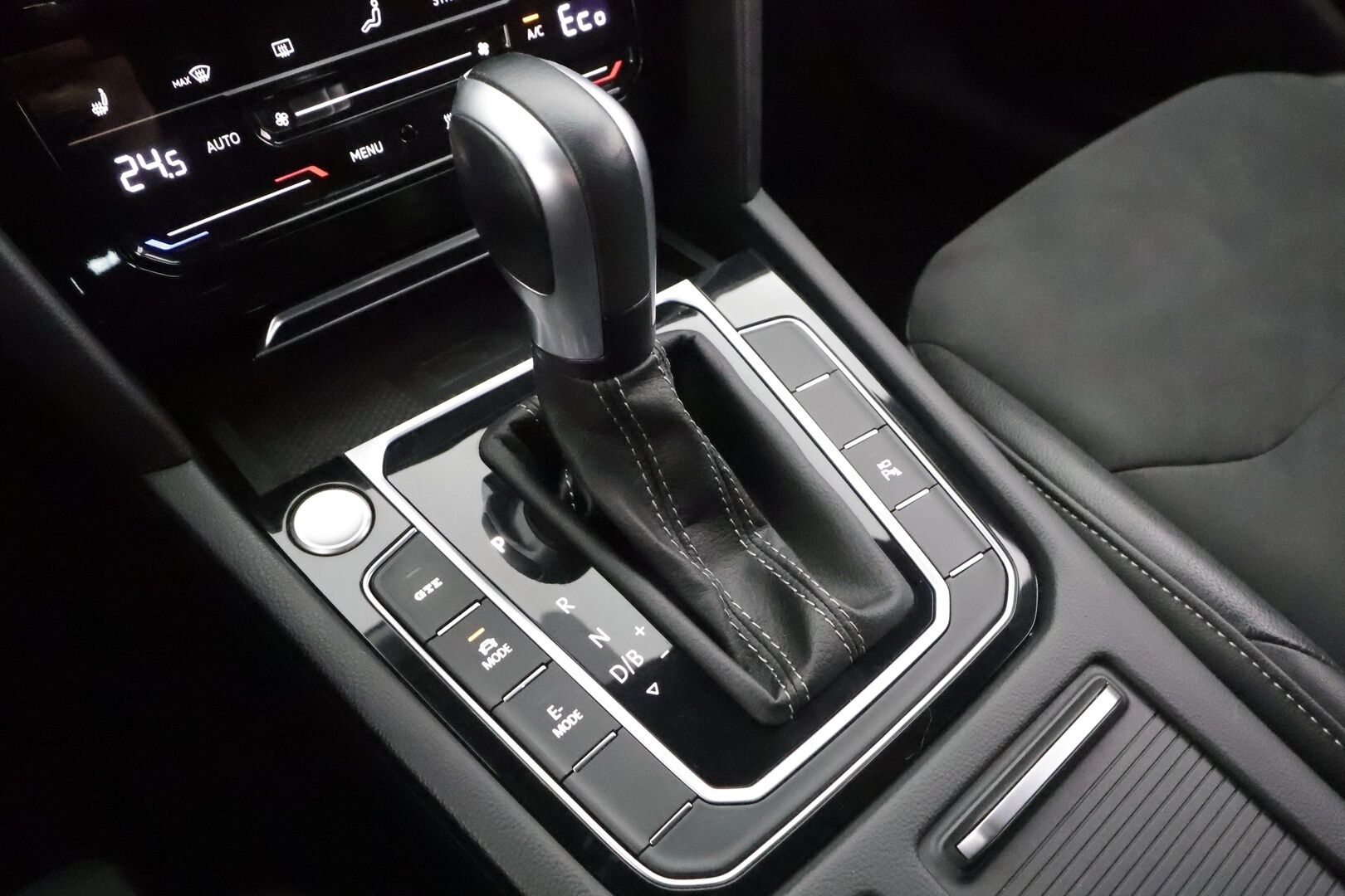 Volkswagen Arteon 2023 Shooting Brake R-Line Business eHybrid 160 kW DSG * ACC / HUD / 360° / Webasto / Koukku / Adapt.LED / Keyless * - 1.Om Suomi-auto / Kahdet renkaat aluvanteilla / Merkkihuollettu