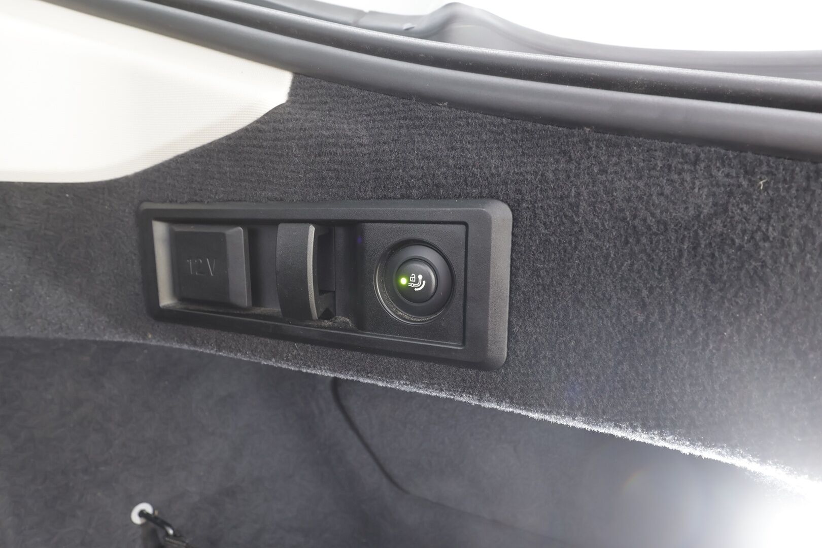 BMW i4 2023 eDrive40 - 1OM Suomiauto | Vetokoukku | ACC | Widescreen | Peruutuskamera | Adapt.LED | Puolinahat | Sporttipenkit | 2x Renkaat Aluvantein!