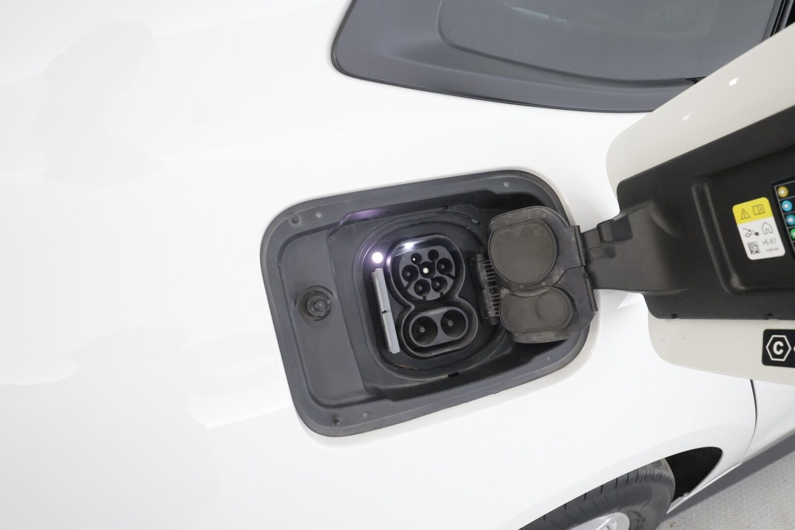 BMW i4 2023 eDrive40 - 1OM Suomiauto | Vetokoukku | ACC | Widescreen | Peruutuskamera | Adapt.LED | Puolinahat | Sporttipenkit | 2x Renkaat Aluvantein!