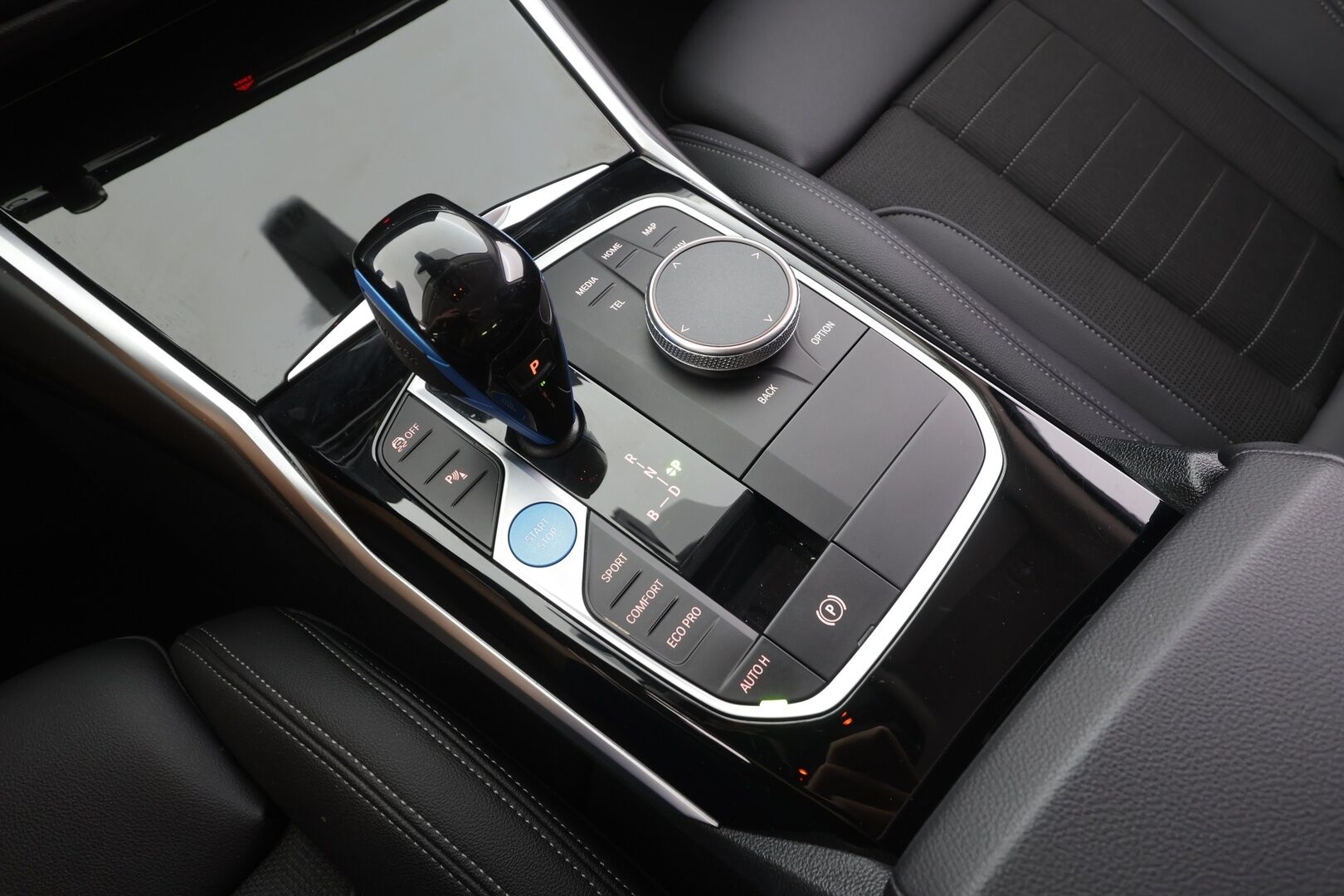 BMW i4 2023 eDrive40 - 1OM Suomiauto | Vetokoukku | ACC | Widescreen | Peruutuskamera | Adapt.LED | Puolinahat | Sporttipenkit | 2x Renkaat Aluvantein!