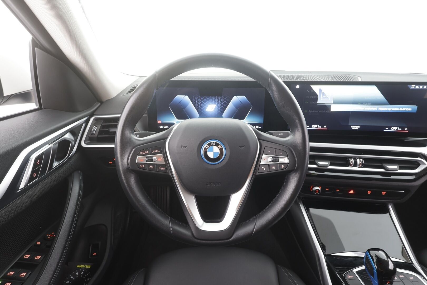 BMW i4 2023 eDrive40 - 1OM Suomiauto | Vetokoukku | ACC | Widescreen | Peruutuskamera | Adapt.LED | Puolinahat | Sporttipenkit | 2x Renkaat Aluvantein!