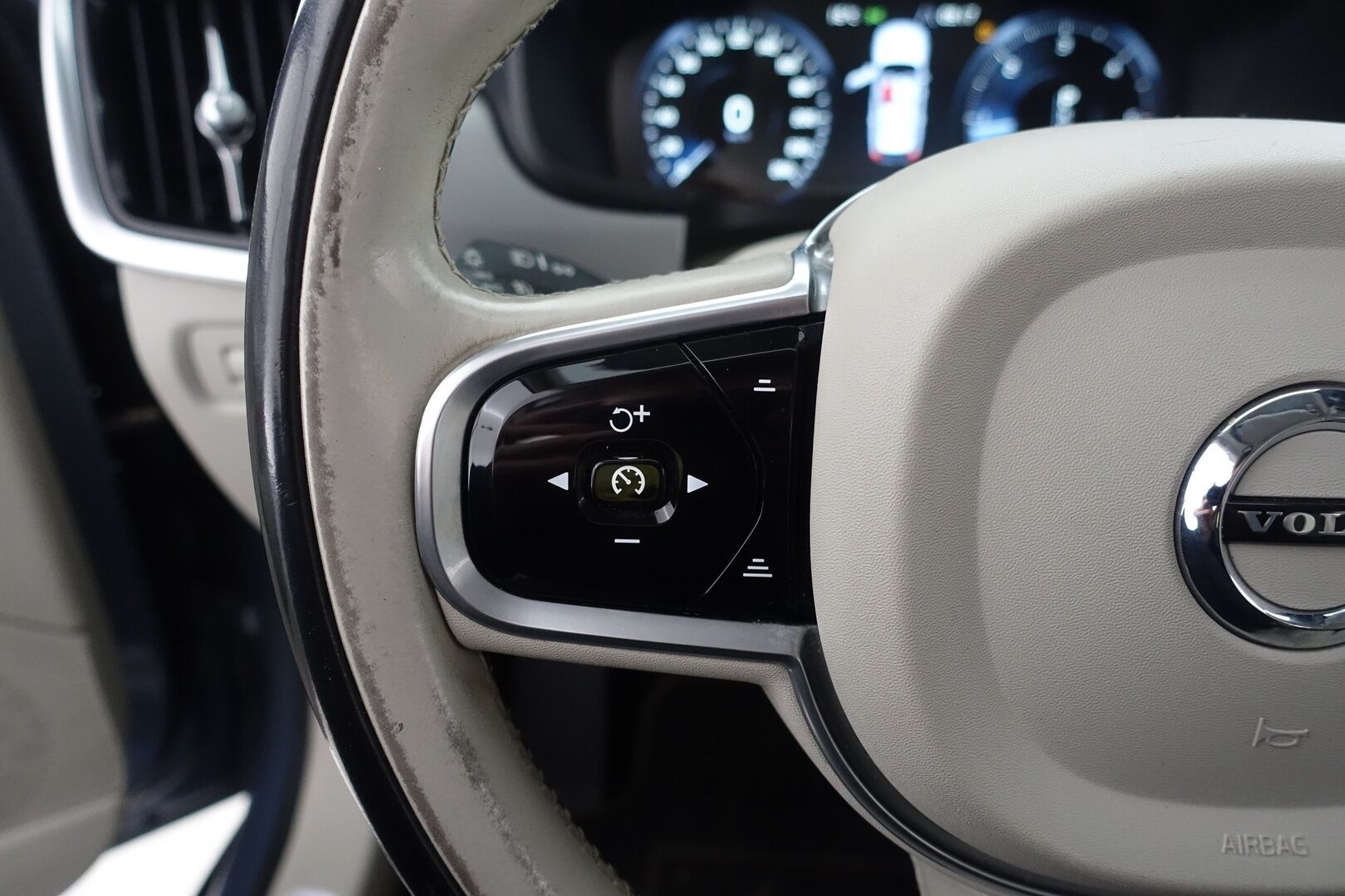 Volvo V90 2017 D5 AWD Inscription aut - | Webasto | ACC | HUD | 360-kamera | Nahkasisusta | Koukku | High Performance Audio | EI ADBLUETA! | Hihna vaihdettu 2025 | 2x renkaat ja vanteet 
