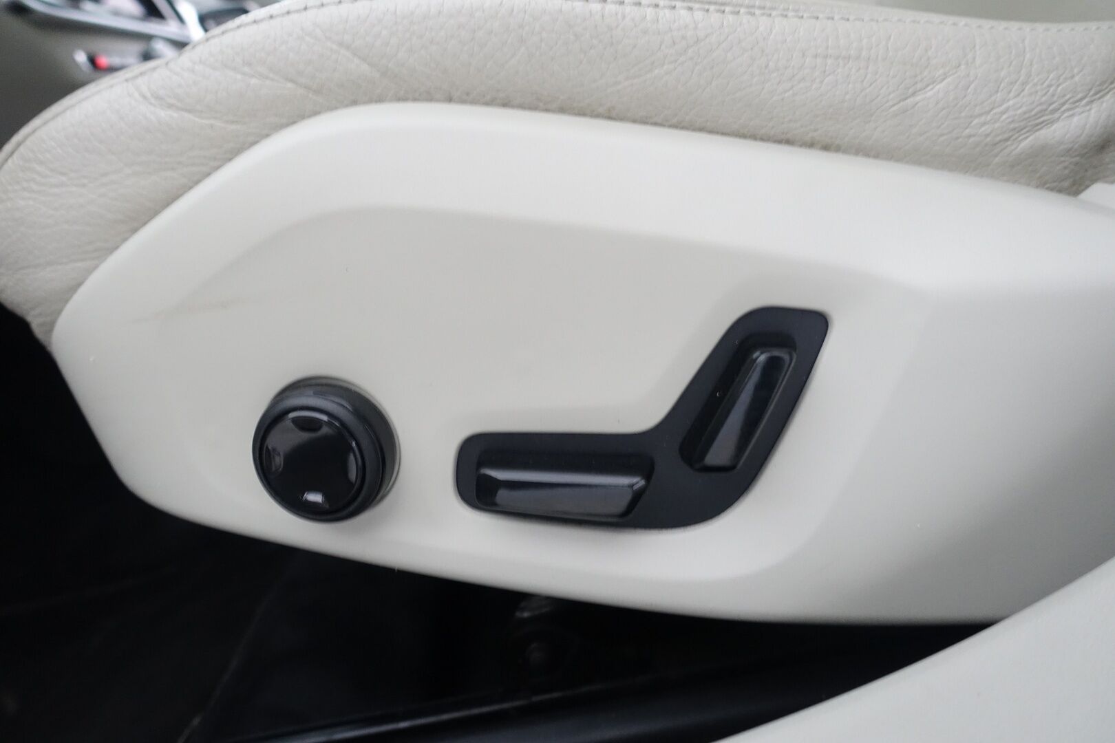 Volvo V90 2017 D5 AWD Inscription aut - | Webasto | ACC | HUD | 360-kamera | Nahkasisusta | Koukku | High Performance Audio | EI ADBLUETA! | Hihna vaihdettu 2025 | 2x renkaat ja vanteet 
