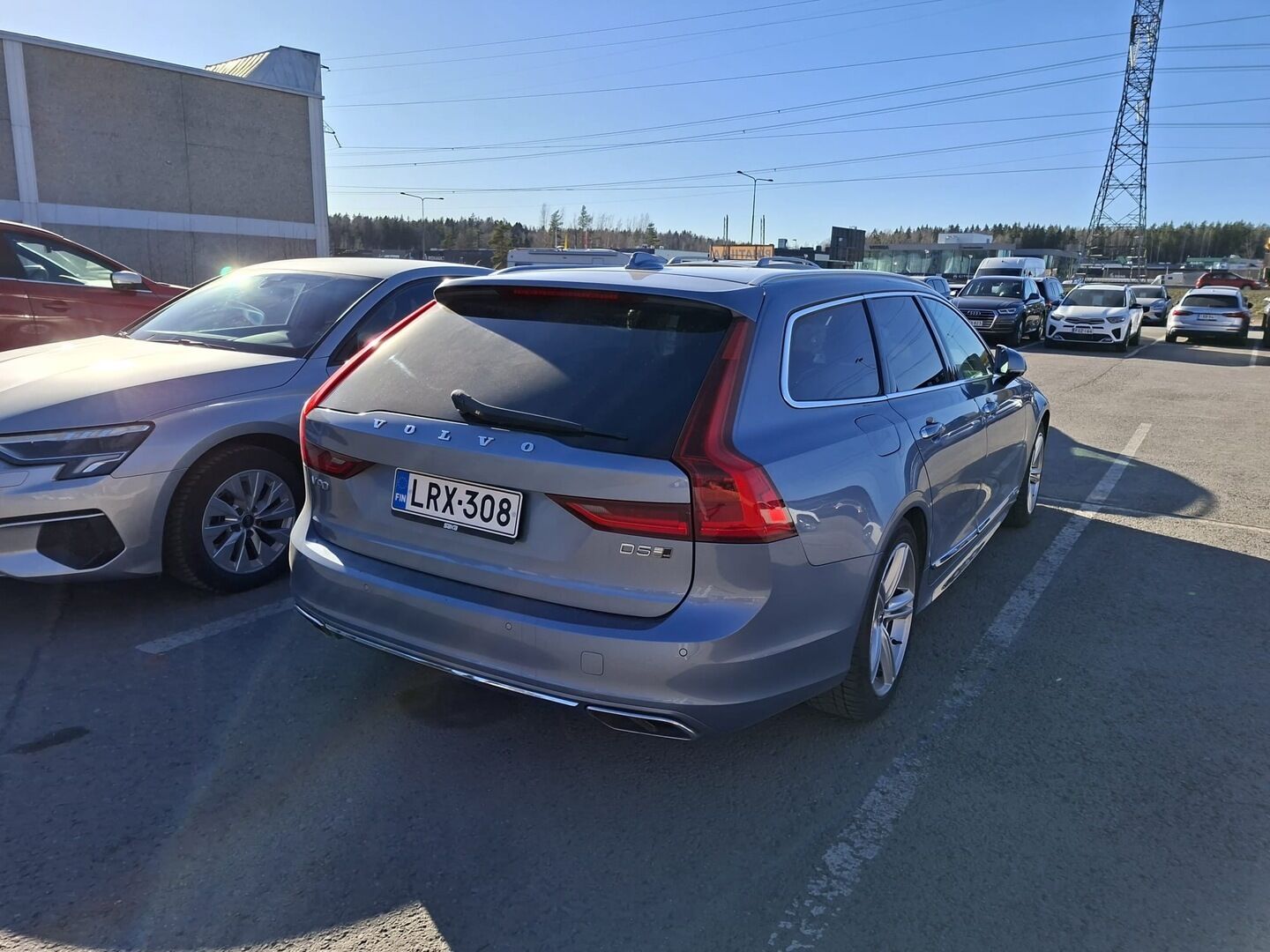 Volvo V90 2017 D5 AWD Inscription aut * Webasto / ACC / HUD / Koukku / Sporttinahat * - HULLUT AVAJAISHULINAT KORKOTARJOUS 3,29 %